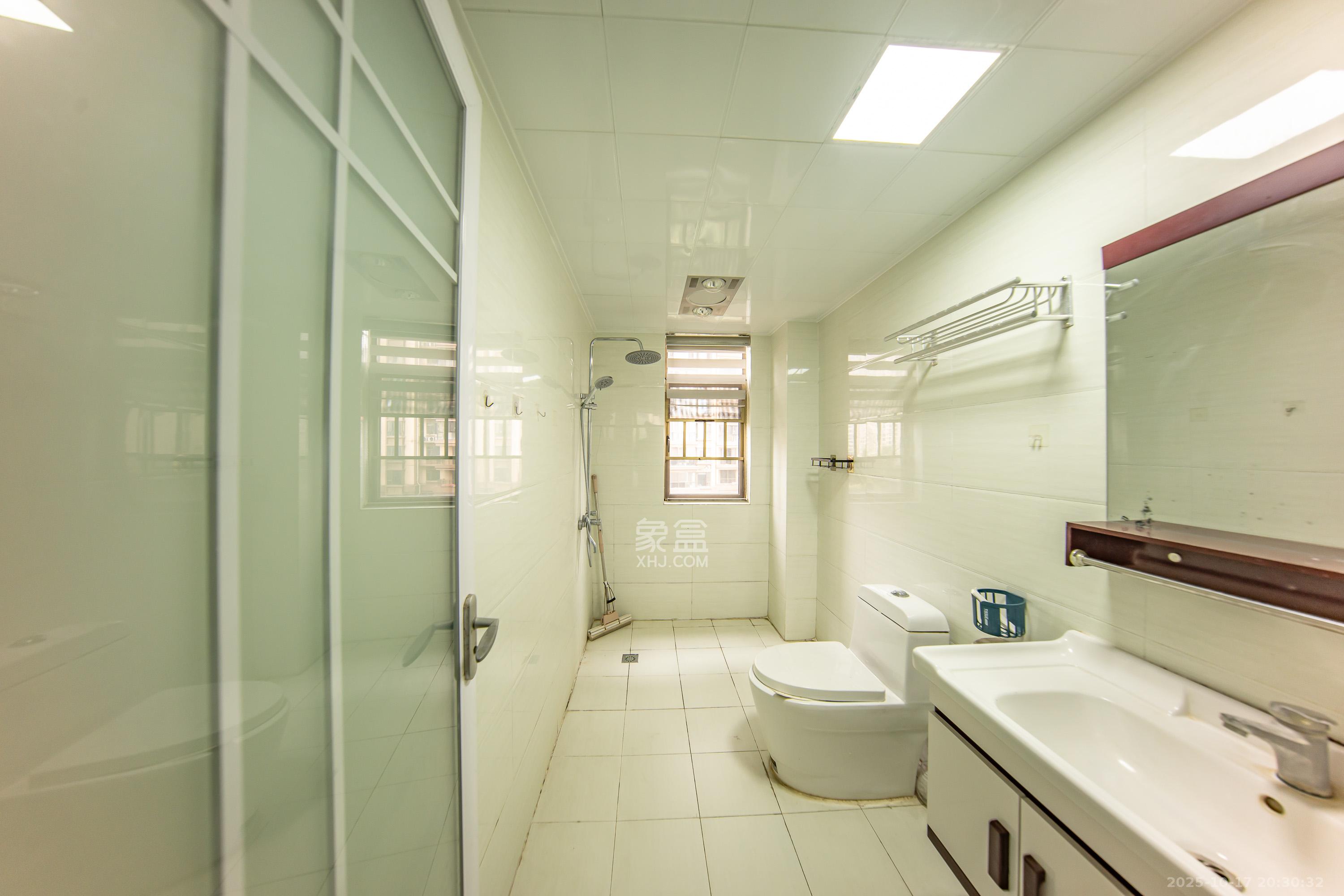 江山帝景雅典  4室2厅2卫    125.0万卫生间