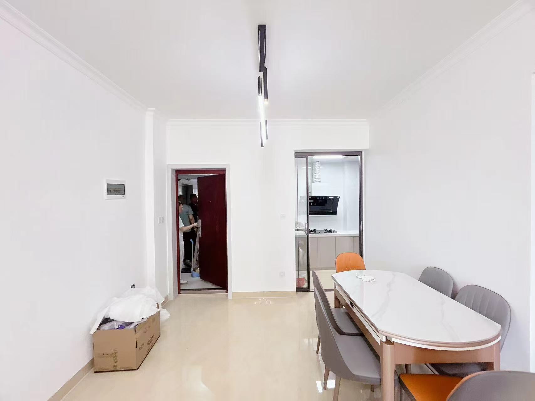 互助小区电梯房  2室1厅1卫    1600.0元/月室内图