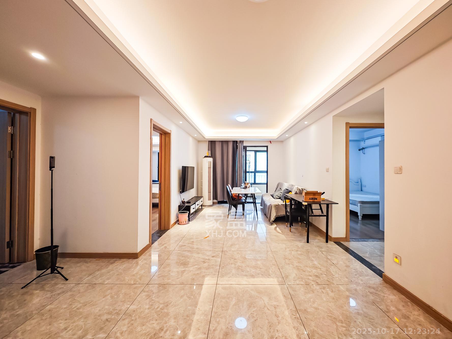 新城和樾(新城和樾公馆)  3室2厅2卫    88.0万 新城和樾(新城和樾公馆)  3室2厅2卫    88.0万客厅