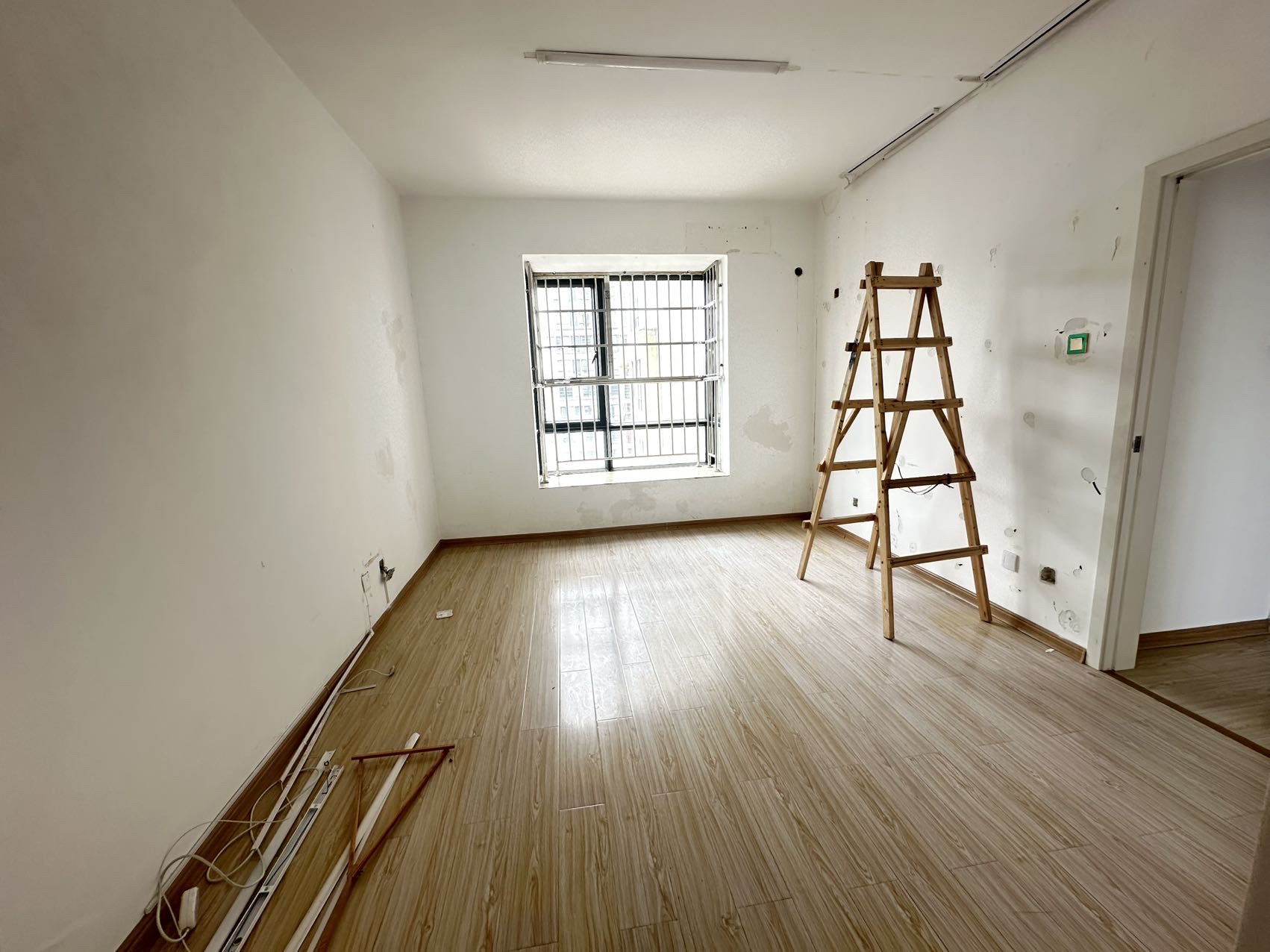 玉沙广场（京华城）  3室2厅2卫    3500.0元/月室内图1