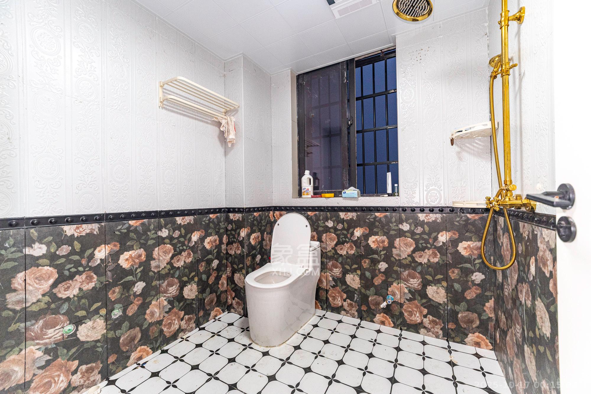 康桥长郡 4室2厅2卫 85.8万 康桥长郡 4室2厅2卫 85.8万卫生间