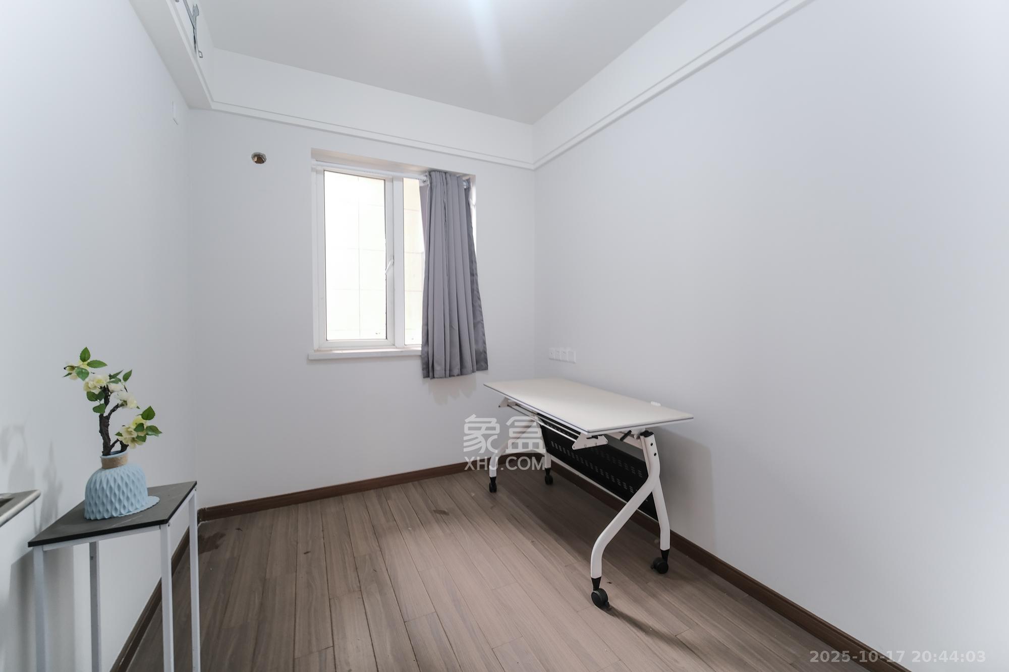 保利香槟国际 4室2厅2卫 95.0万 保利香槟国际 4室2厅2卫 95.0万卧室