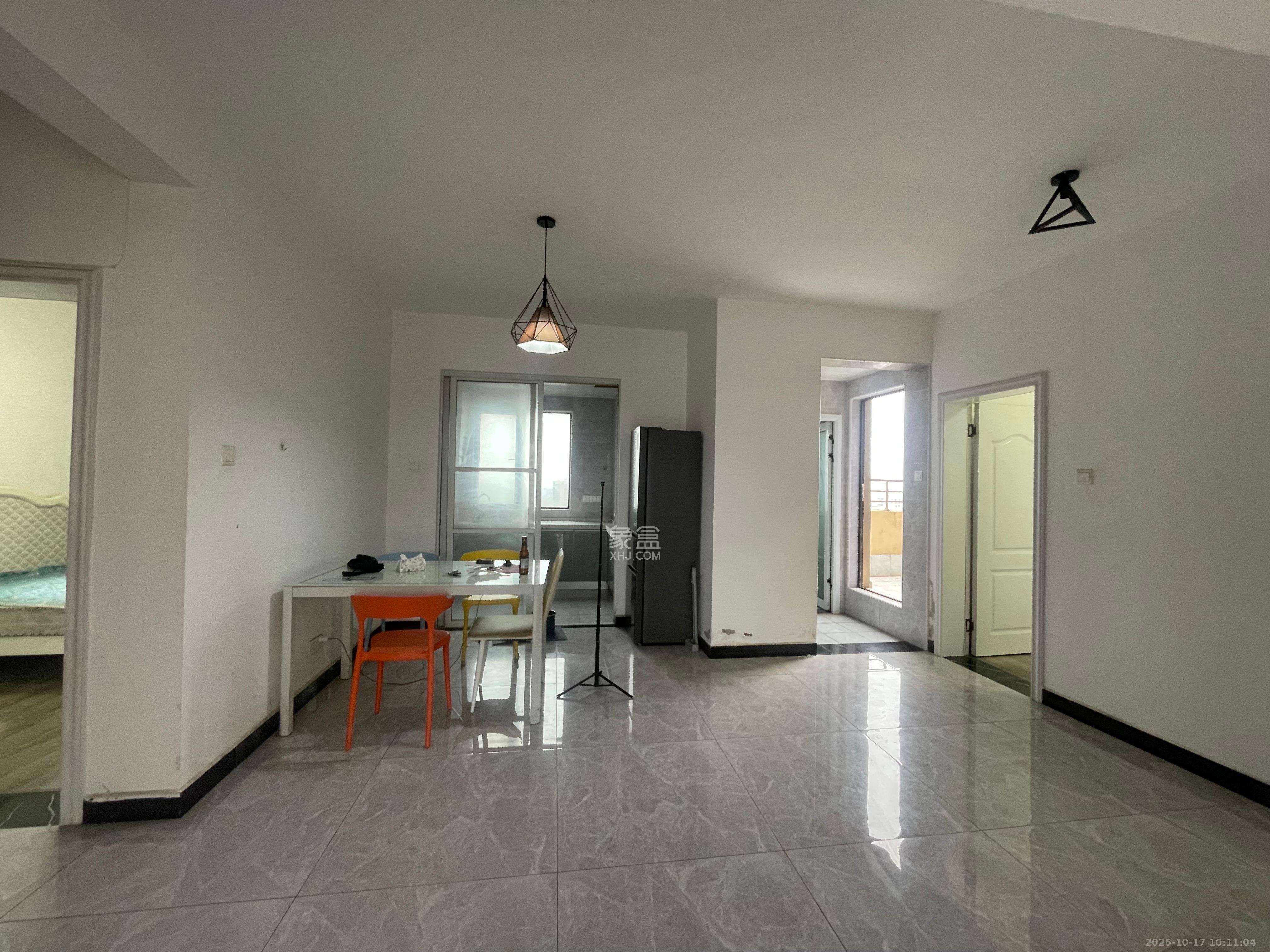 光明E城  3室2厅1卫    2500.0元/月室内图