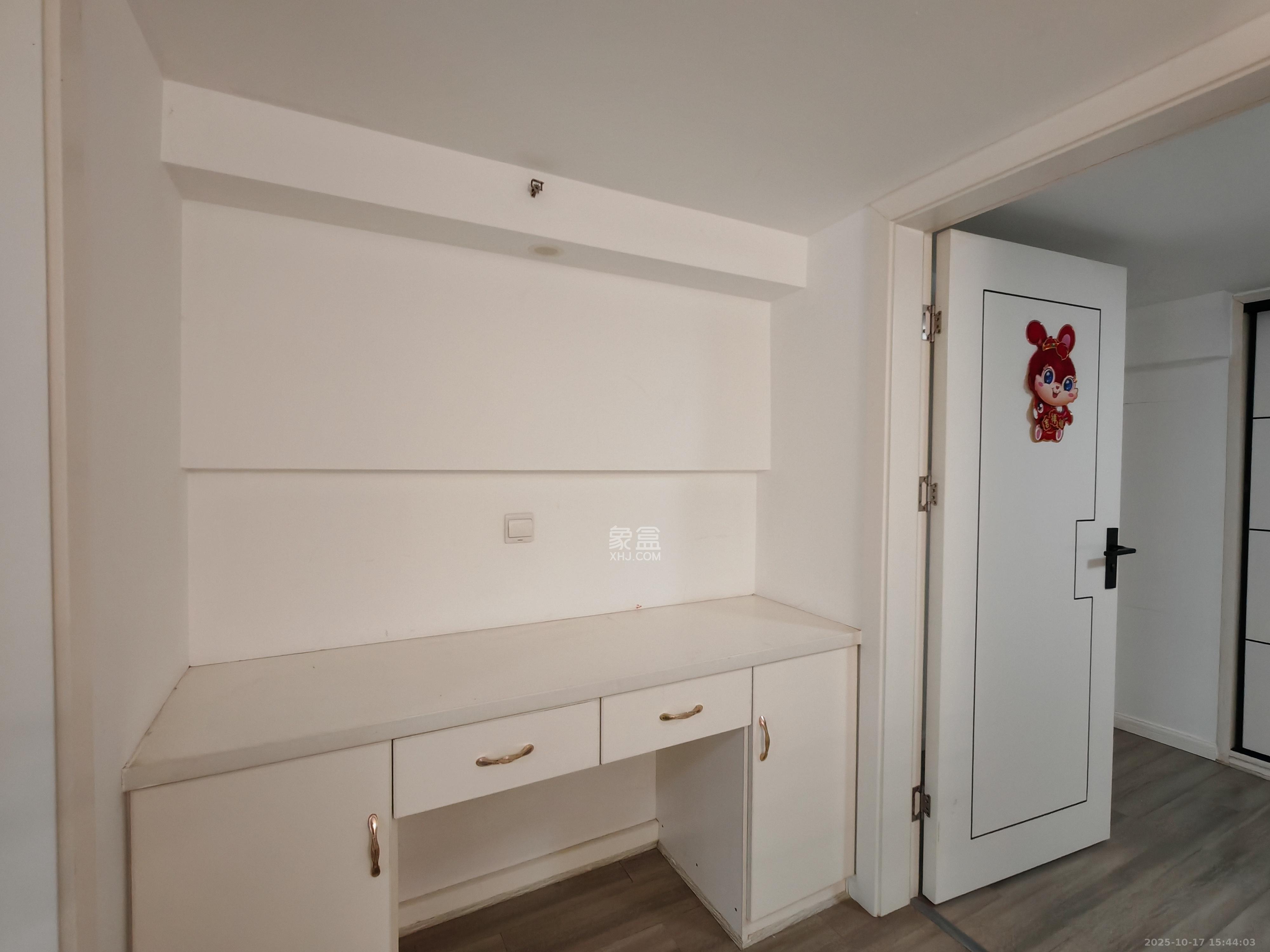 嘉宇银杉(嘉宇西苑)  1室0厅0卫    1700.0元/月 嘉宇银杉(嘉宇西苑)  1室0厅0卫    1700.0元/月室内图