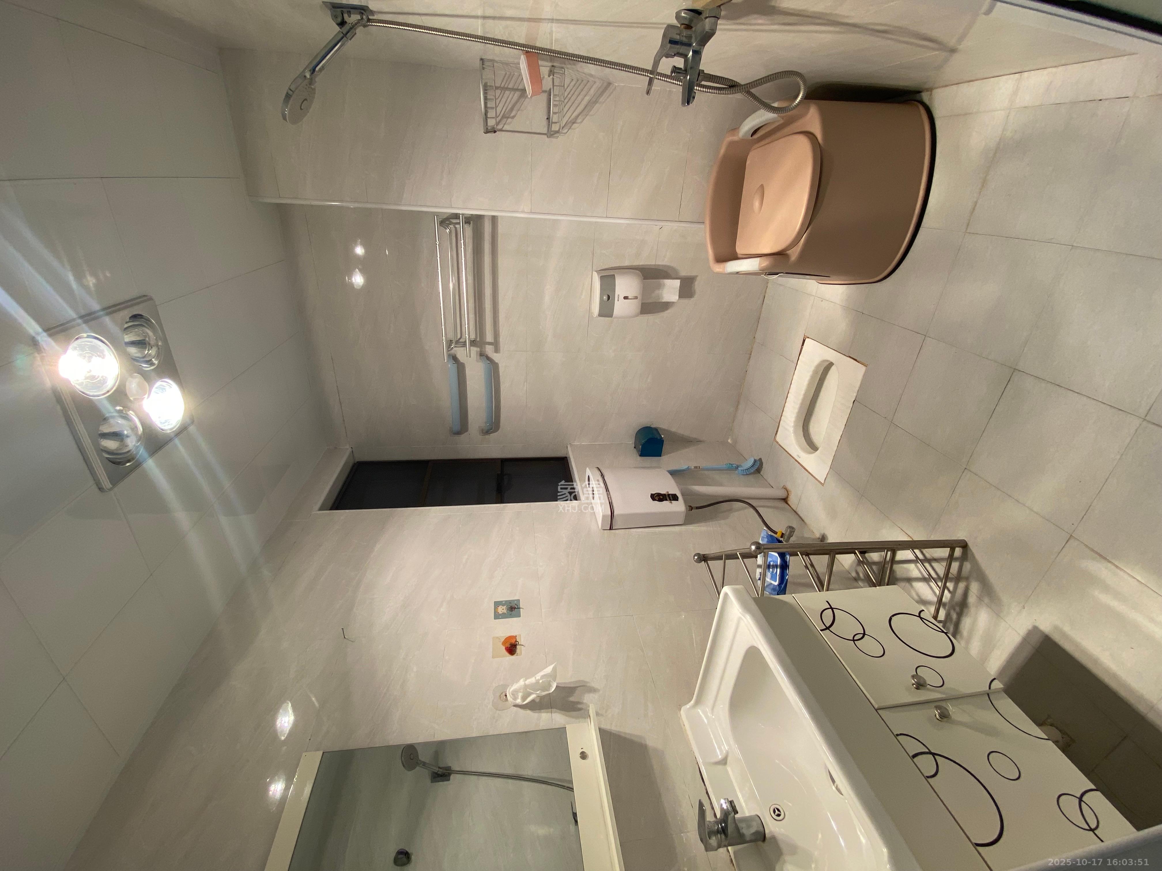 山语城三期  3室2厅2卫    2200.0元/月室内图