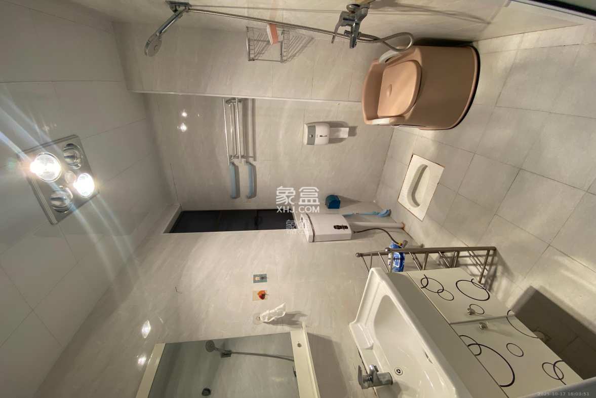 山语城三期  3室2厅2卫    2200.0元/月 山语城三期  3室2厅2卫    2200.0元/月室内图