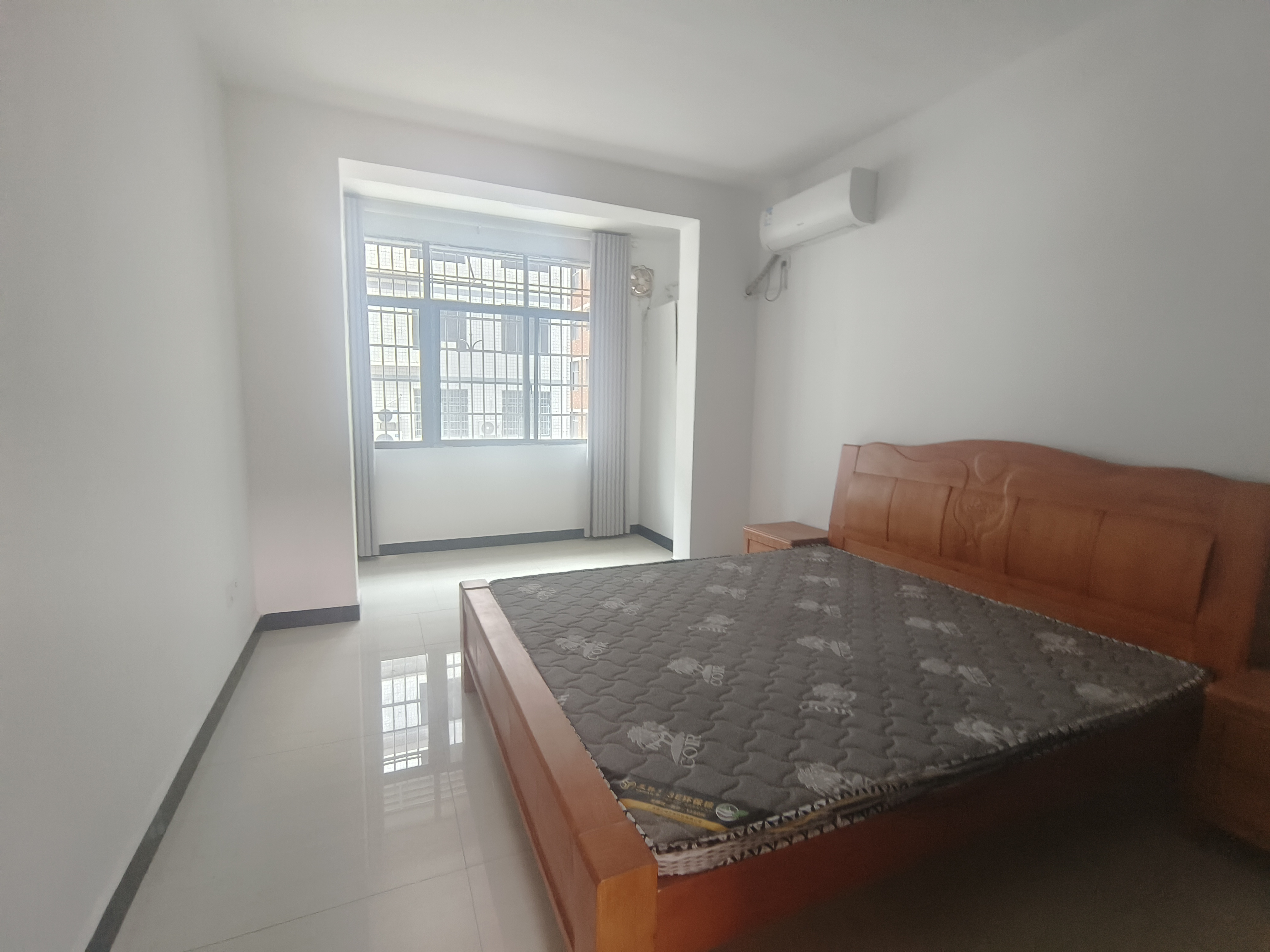 娄星区散盘  5室2厅3卫    1600.0元/月室内图