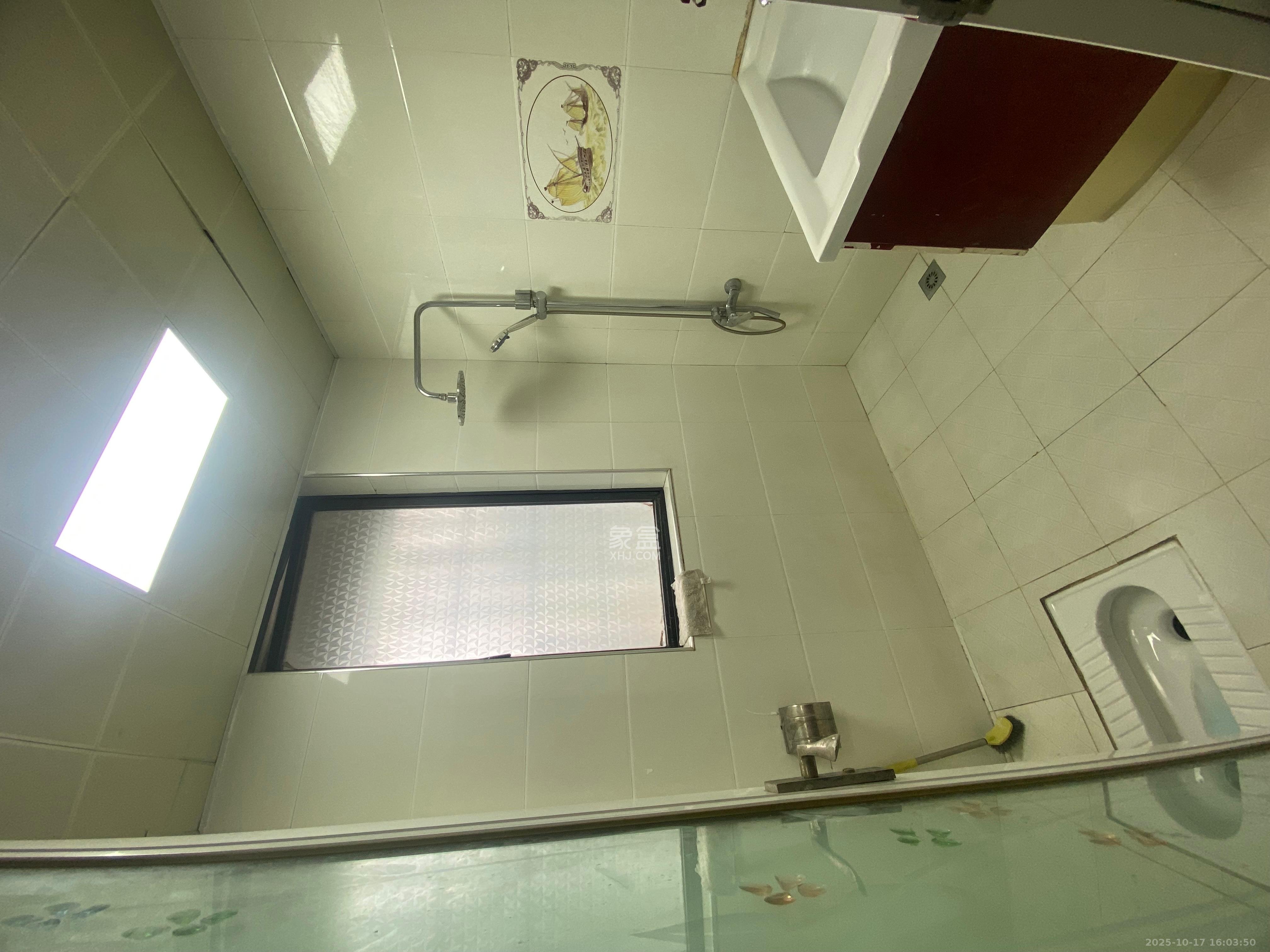 长大彩虹都  3室2厅1卫    1900.0元/月室内图