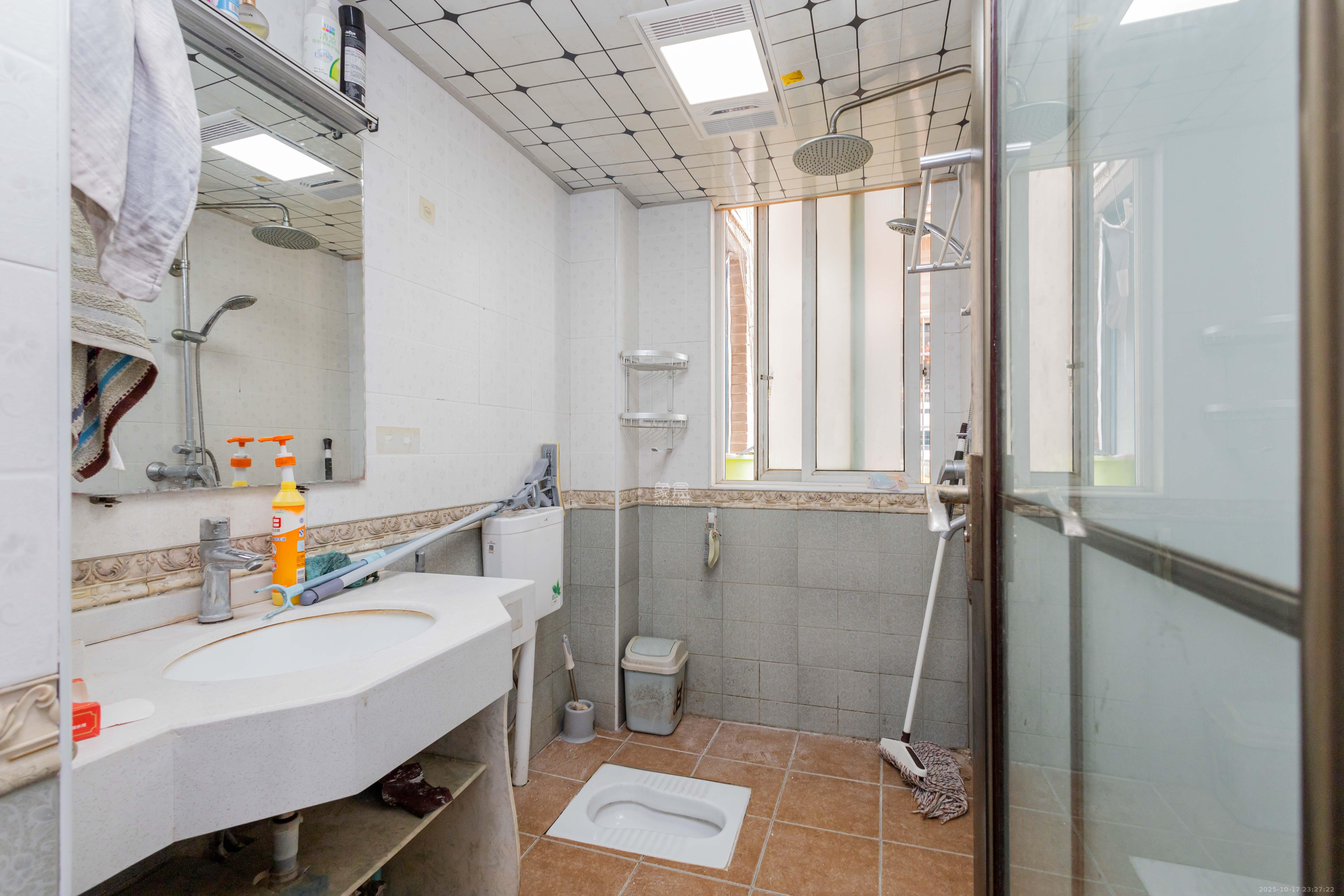 博雅湘水湾  2室2厅1卫    45.0万卫生间