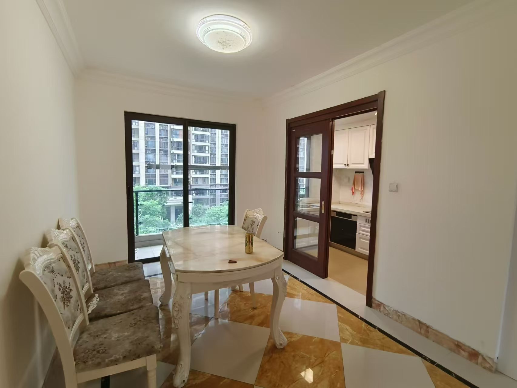 华耀碧桂园十里江湾誉峯  4室2厅2卫    2000.0元/月 华耀碧桂园十里江湾誉峯  4室2厅2卫    2000.0元/月室内图