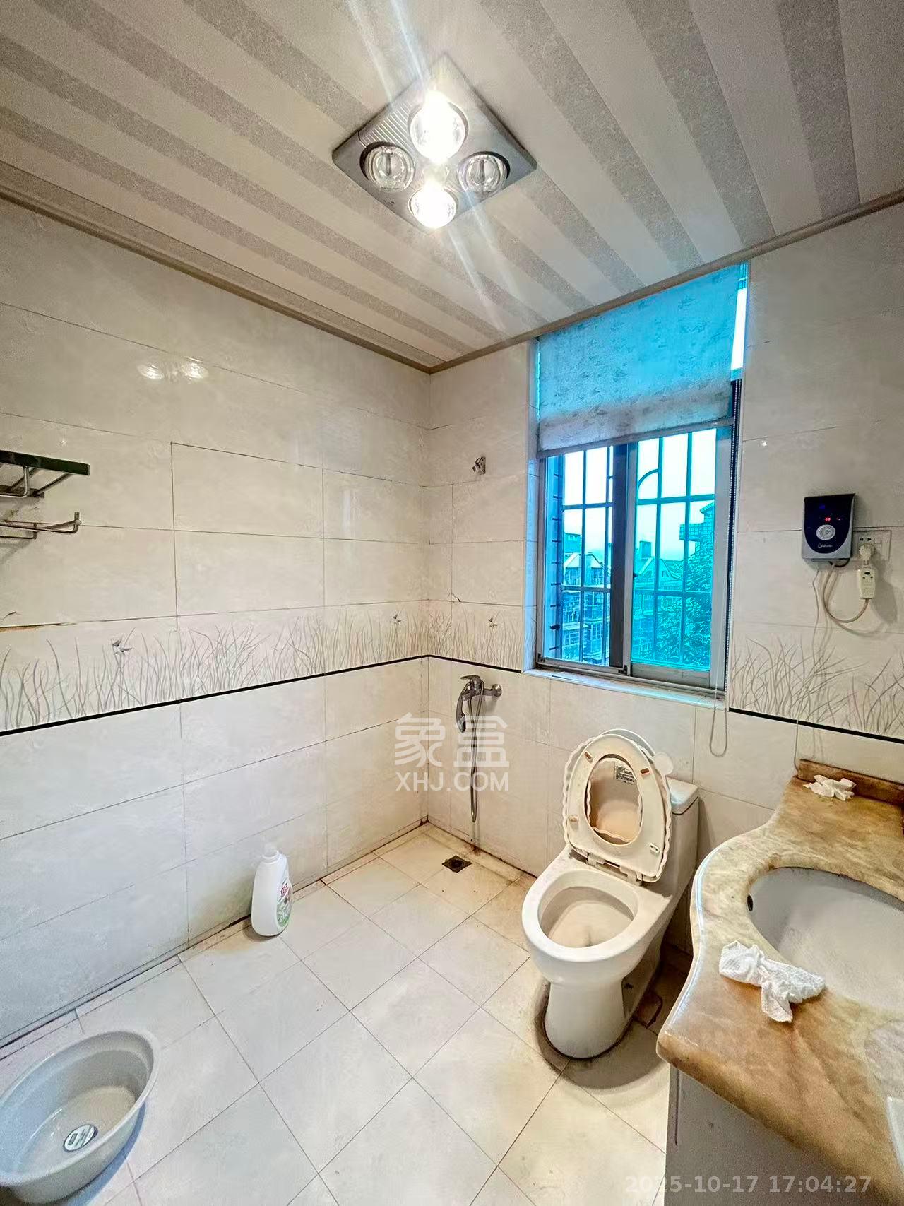 洞井一小区 3室2厅2卫 1750.0元/月 洞井一小区 3室2厅2卫 1750.0元/月室内图