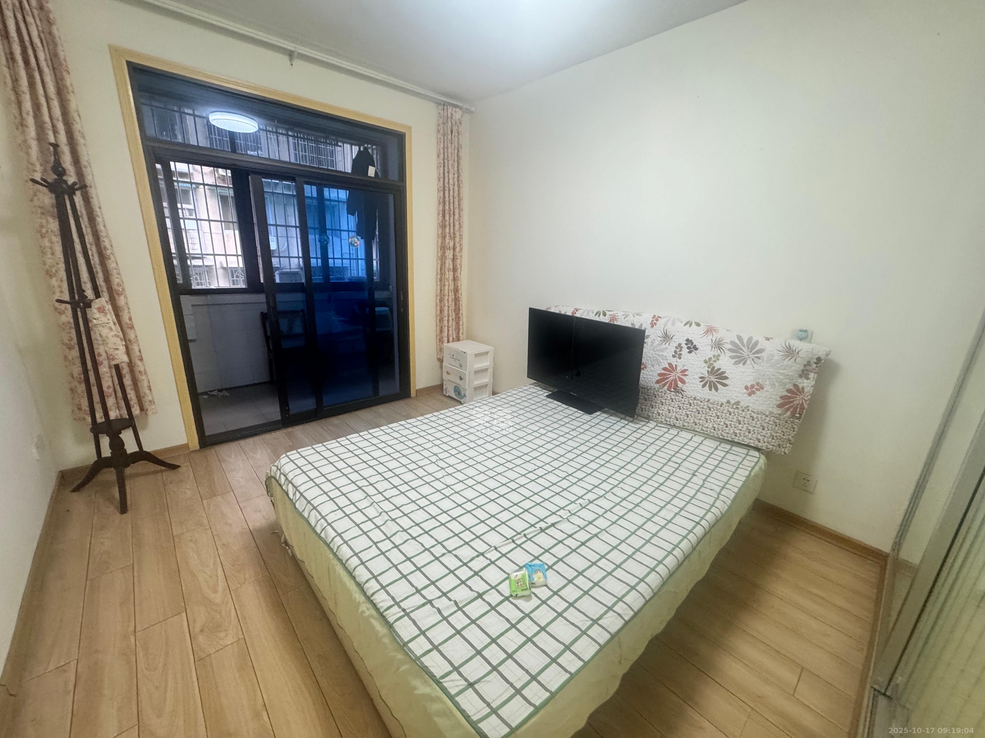 仰天湖4村  1室0厅0卫    1800.0元/月室内图