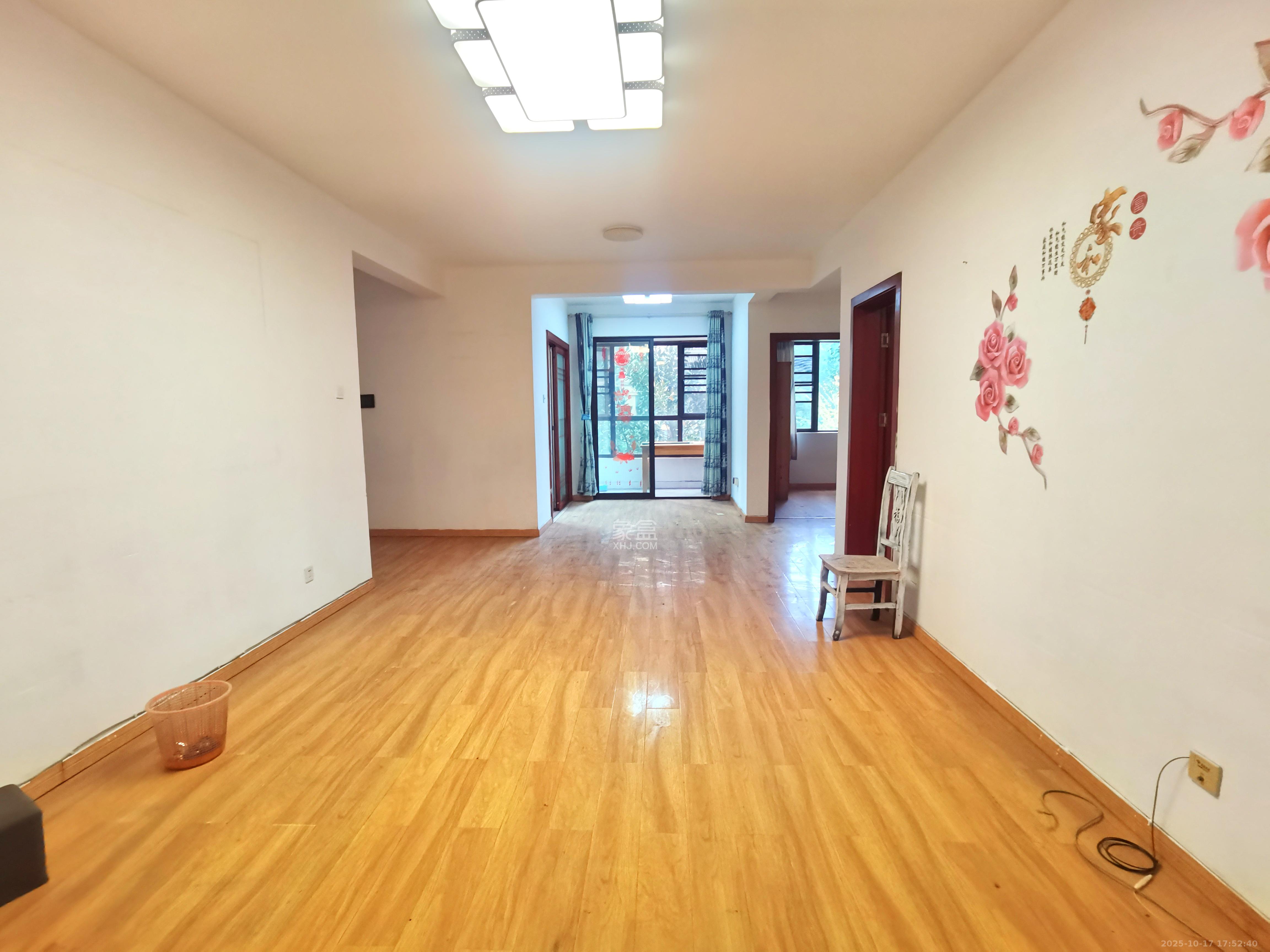 山语城三期 3室2厅2卫 2200.0元/月 山语城三期 3室2厅2卫 2200.0元/月室内图