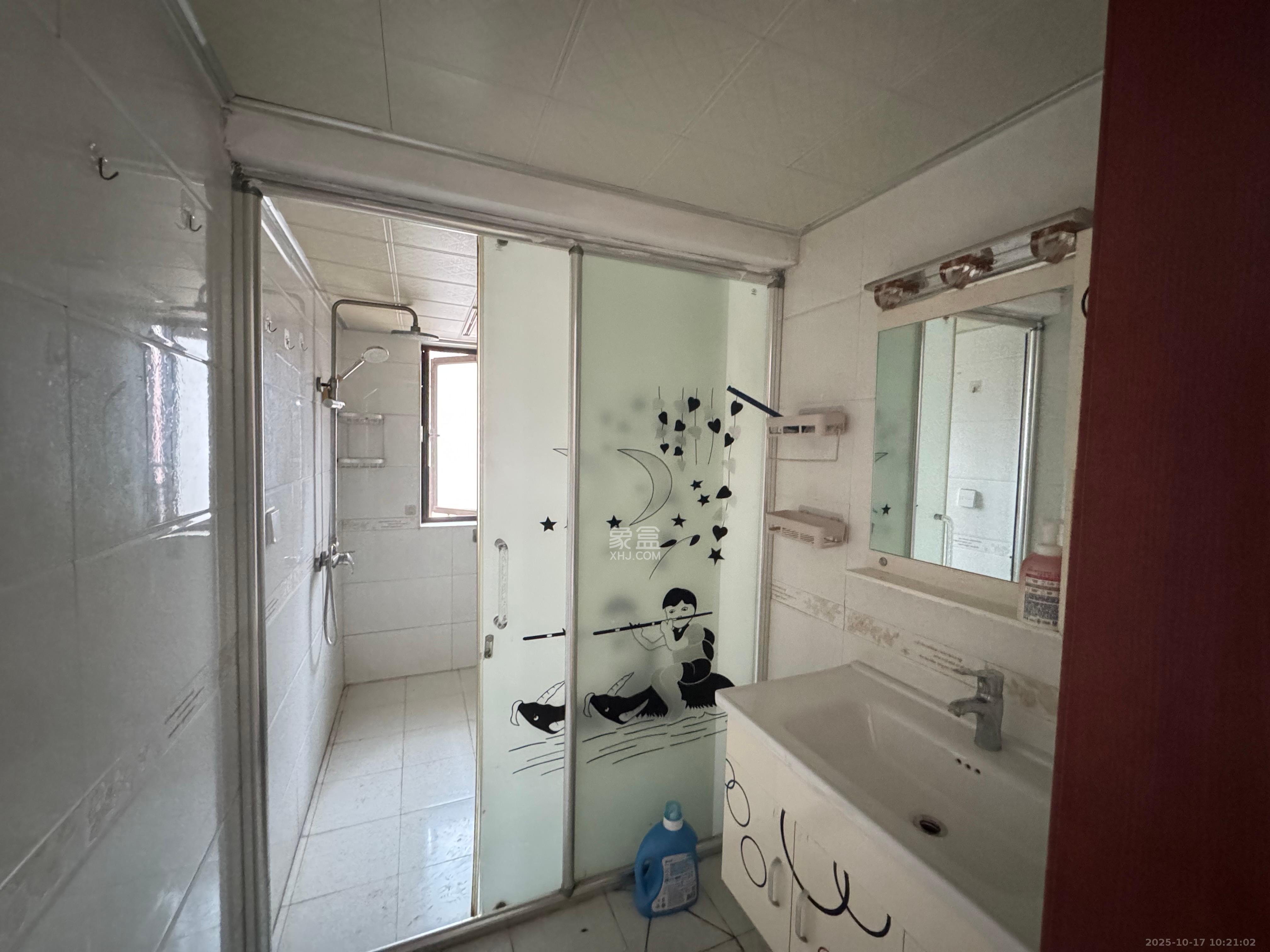 新城国际花都  3室2厅2卫    2000.0元/月室内图