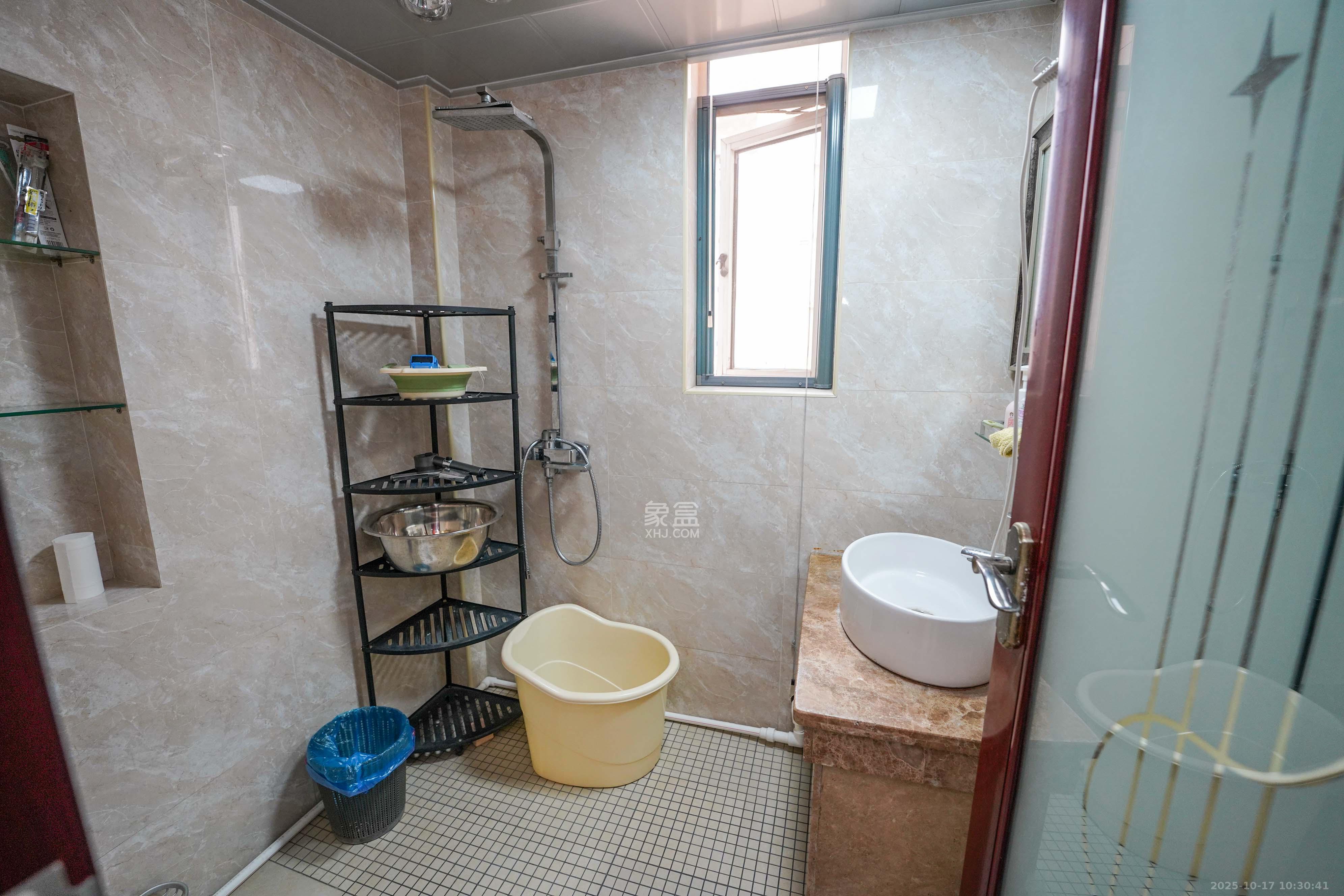 御邦 3室2厅2卫 98.0万 御邦 3室2厅2卫 98.0万卫生间