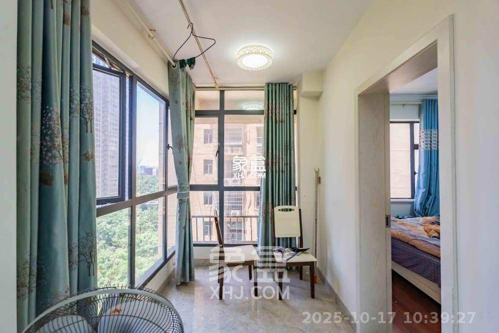 悦湖山 3室2厅1卫 1800.0元/月 悦湖山 3室2厅1卫 1800.0元/月室内图