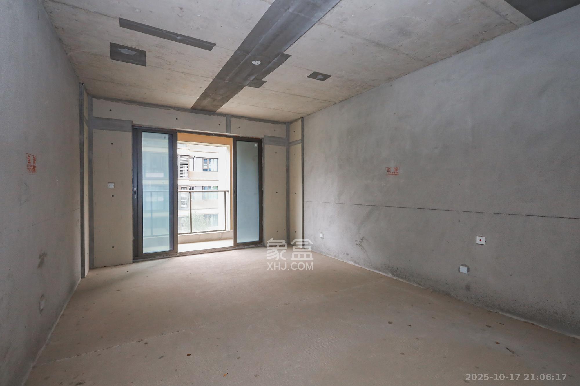 正荣滨江紫阙台  4室2厅2卫    280.0万 正荣滨江紫阙台  4室2厅2卫    280.0万客厅