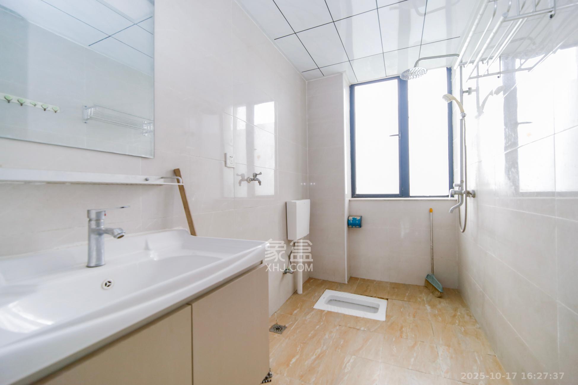 园康星都荟  4室2厅2卫    110.0万卫生间