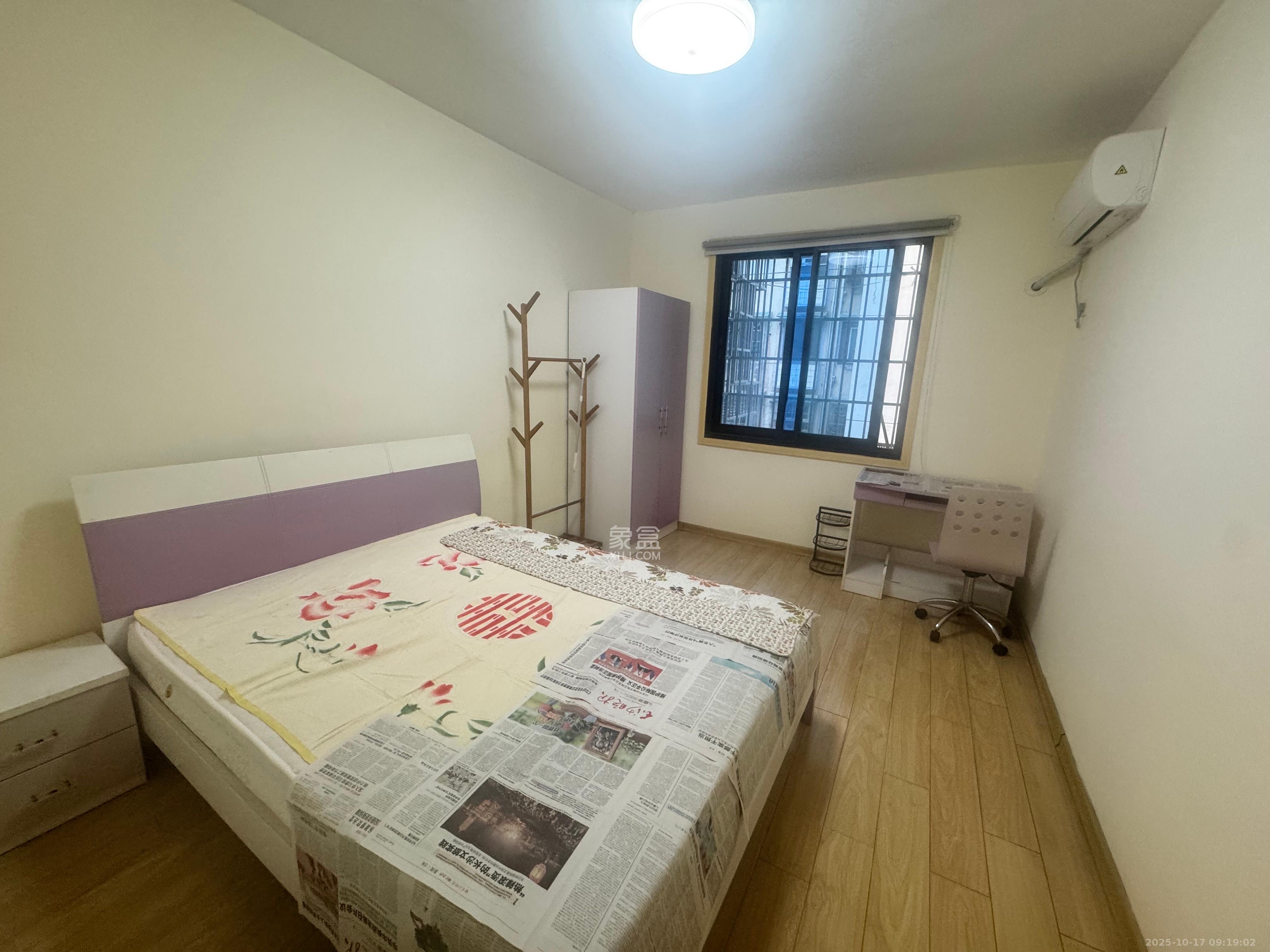 仰天湖4村  1室0厅0卫    1800.0元/月