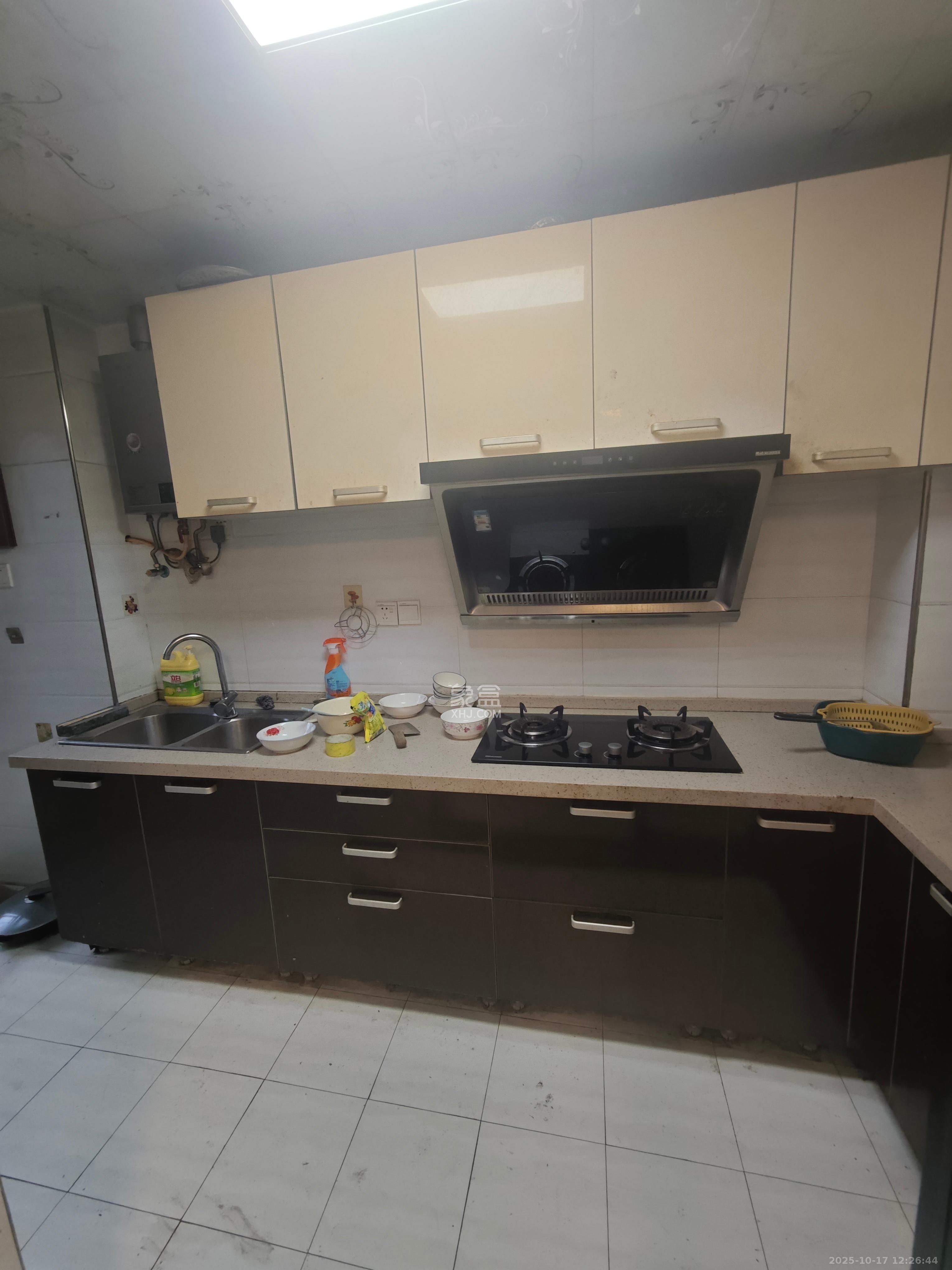 佳兆业君汇上品  3室2厅1卫    1600.0元/月