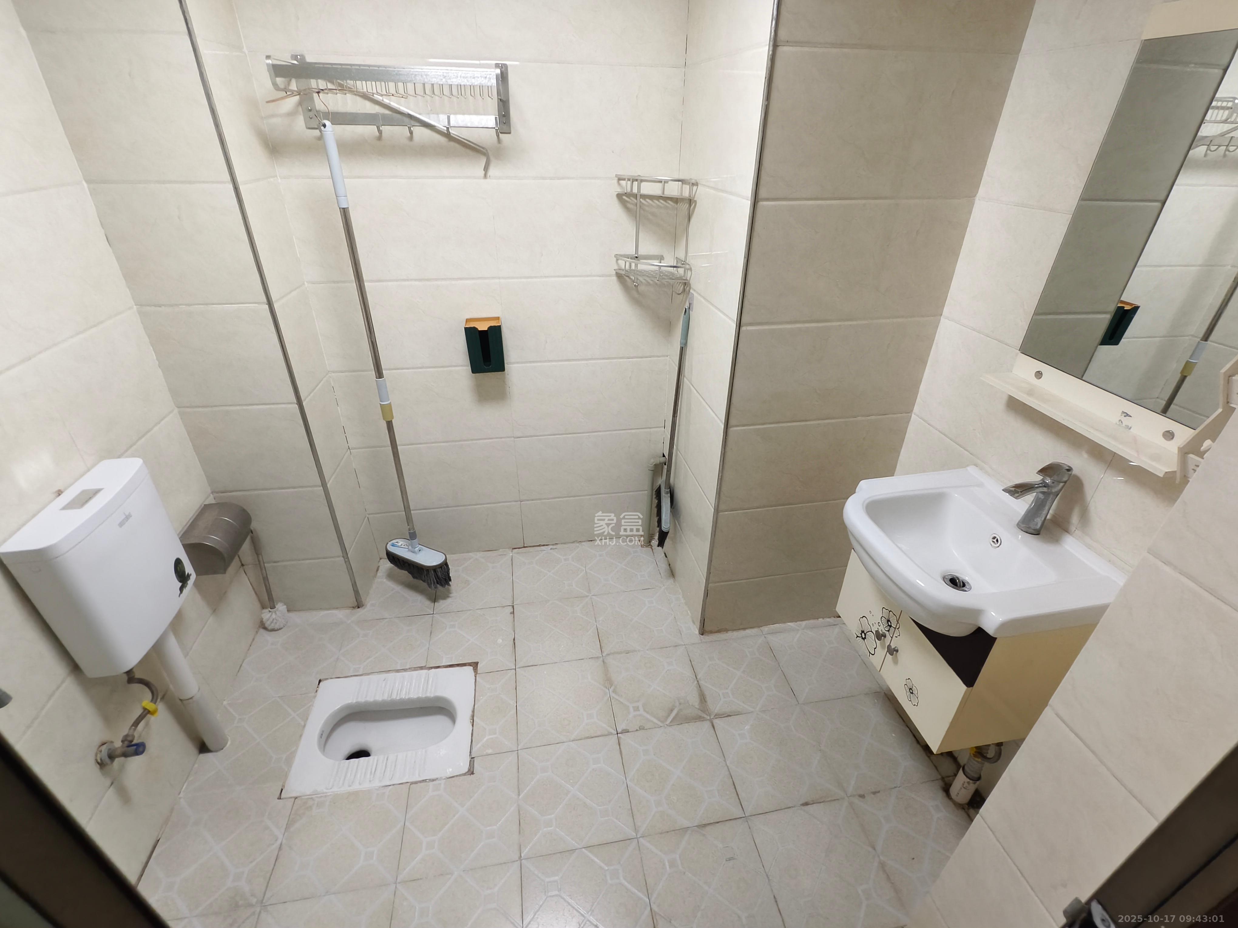 圭塘三小区  1室1厅1卫    1600.0元/月 圭塘三小区  1室1厅1卫    1600.0元/月室内图