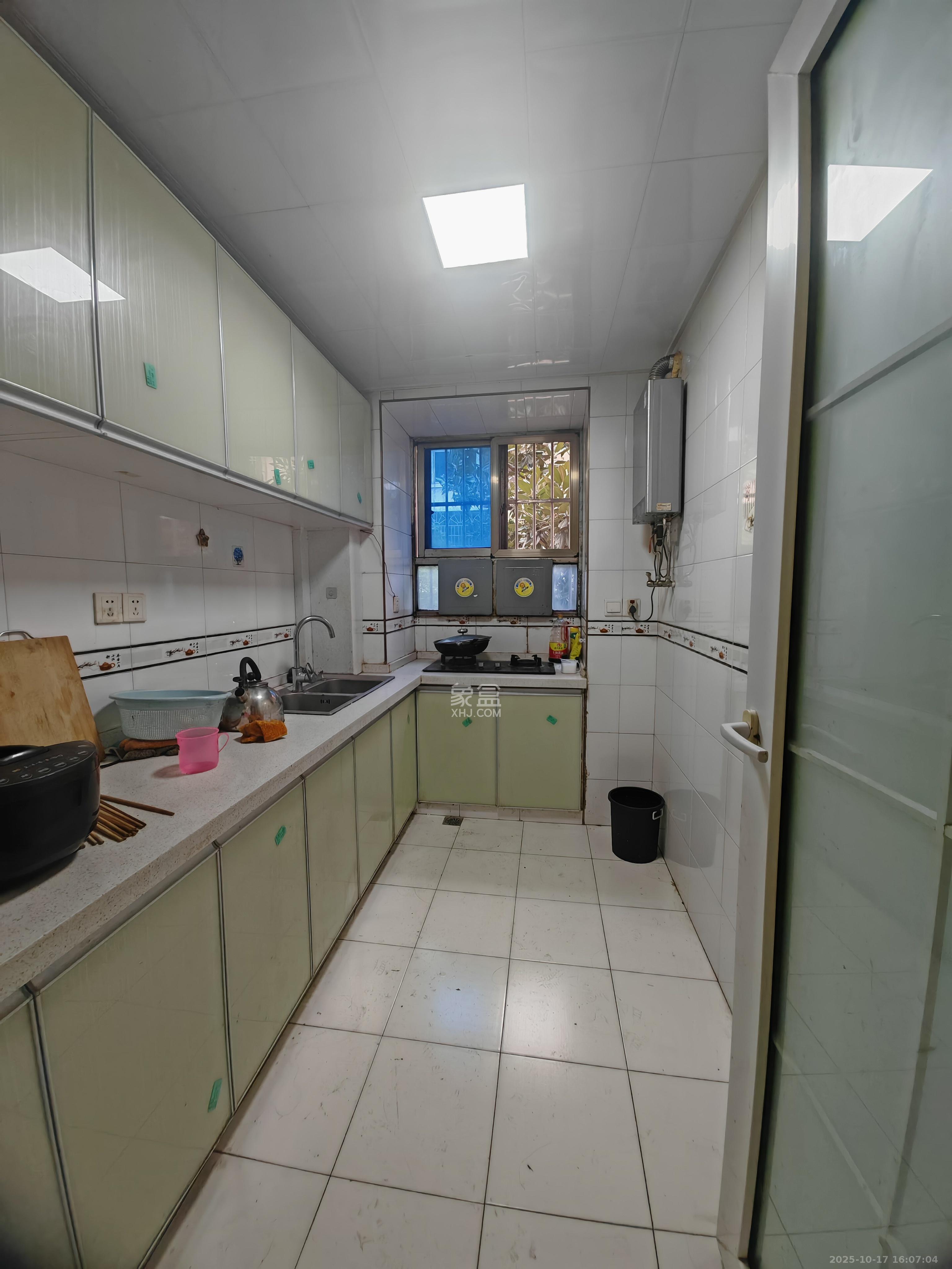 上民航宿舍 3室2厅1卫 1600.0元/月 上民航宿舍 3室2厅1卫 1600.0元/月室内图