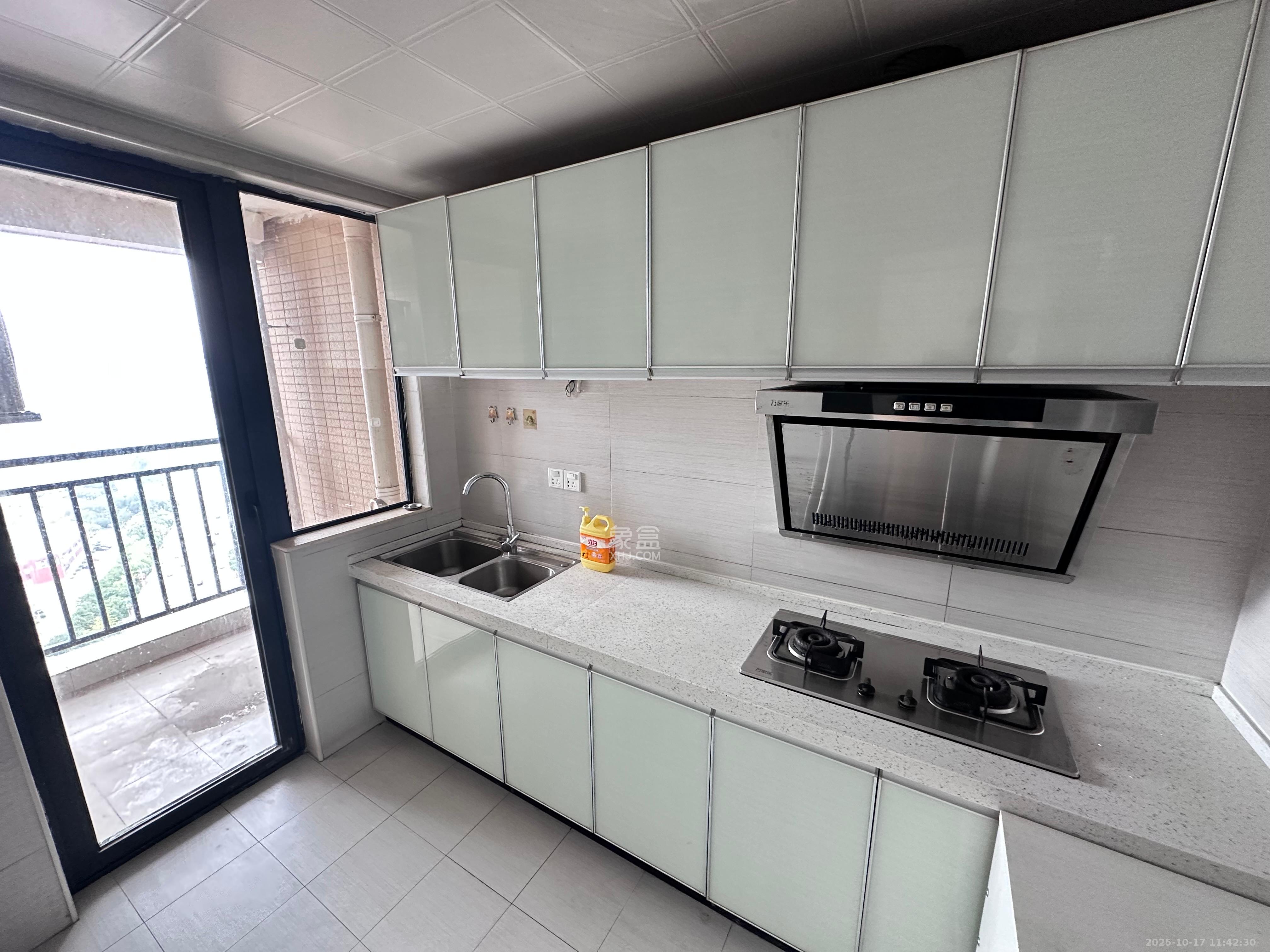 邦盛水岸御园  3室2厅2卫    2000.0元/月室内图