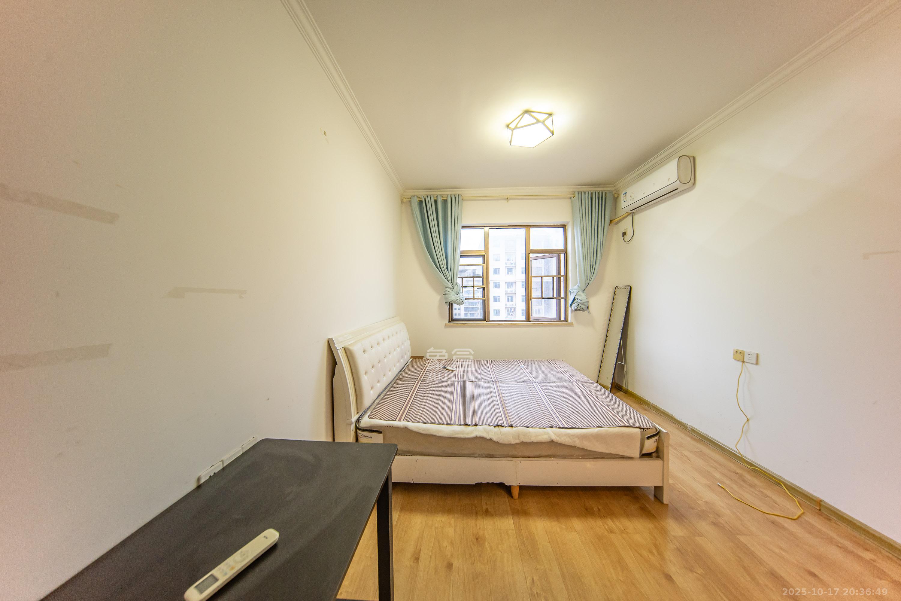 江山帝景哈佛  3室2厅1卫    90.0万卧室