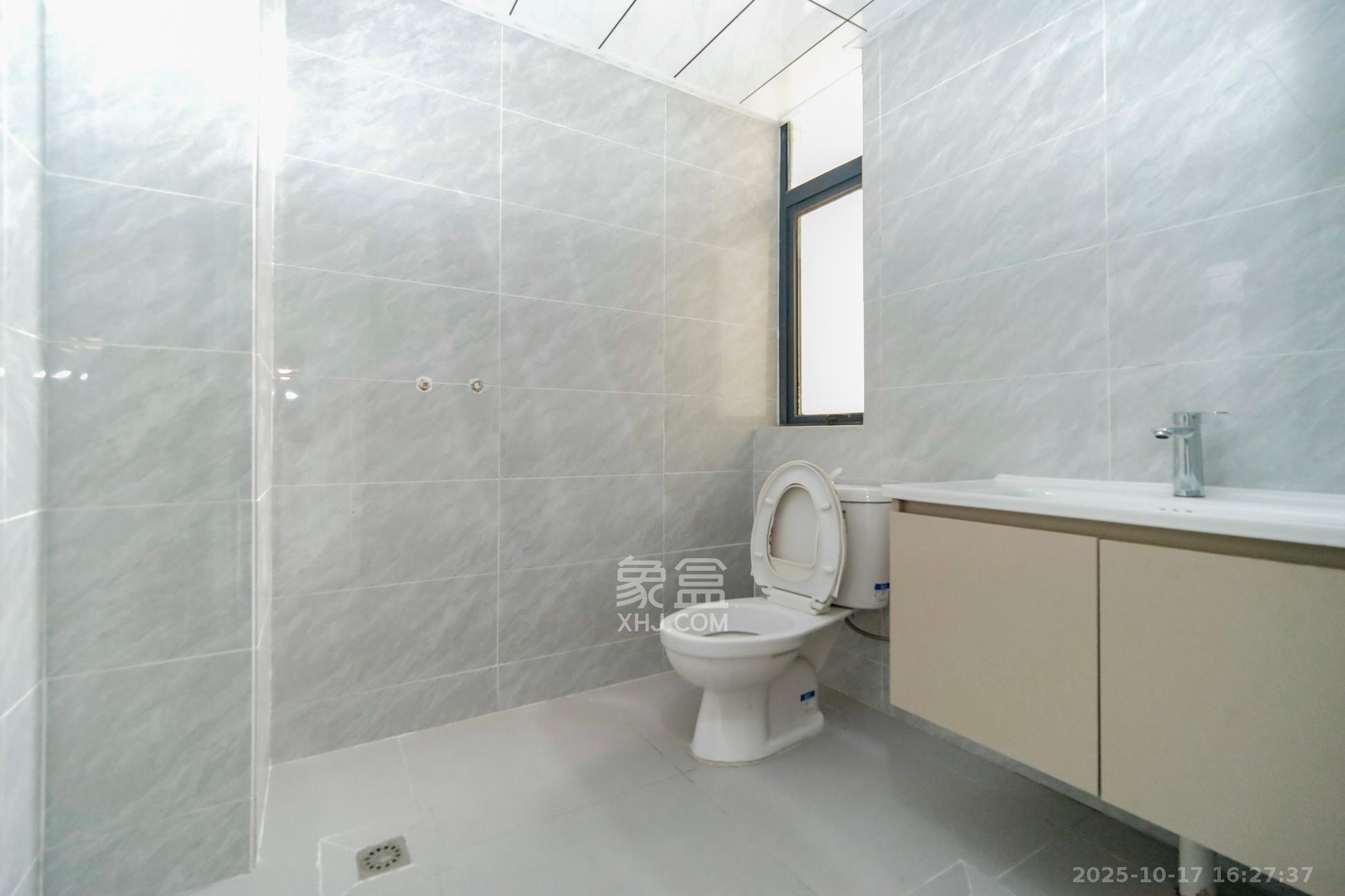 园康星都荟  4室2厅2卫    110.0万卫生间