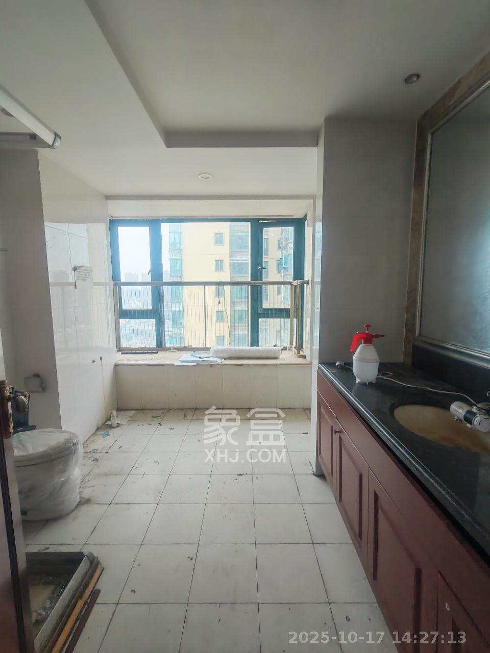 恒大绿洲  5室2厅3卫    6800.0元/月室内图