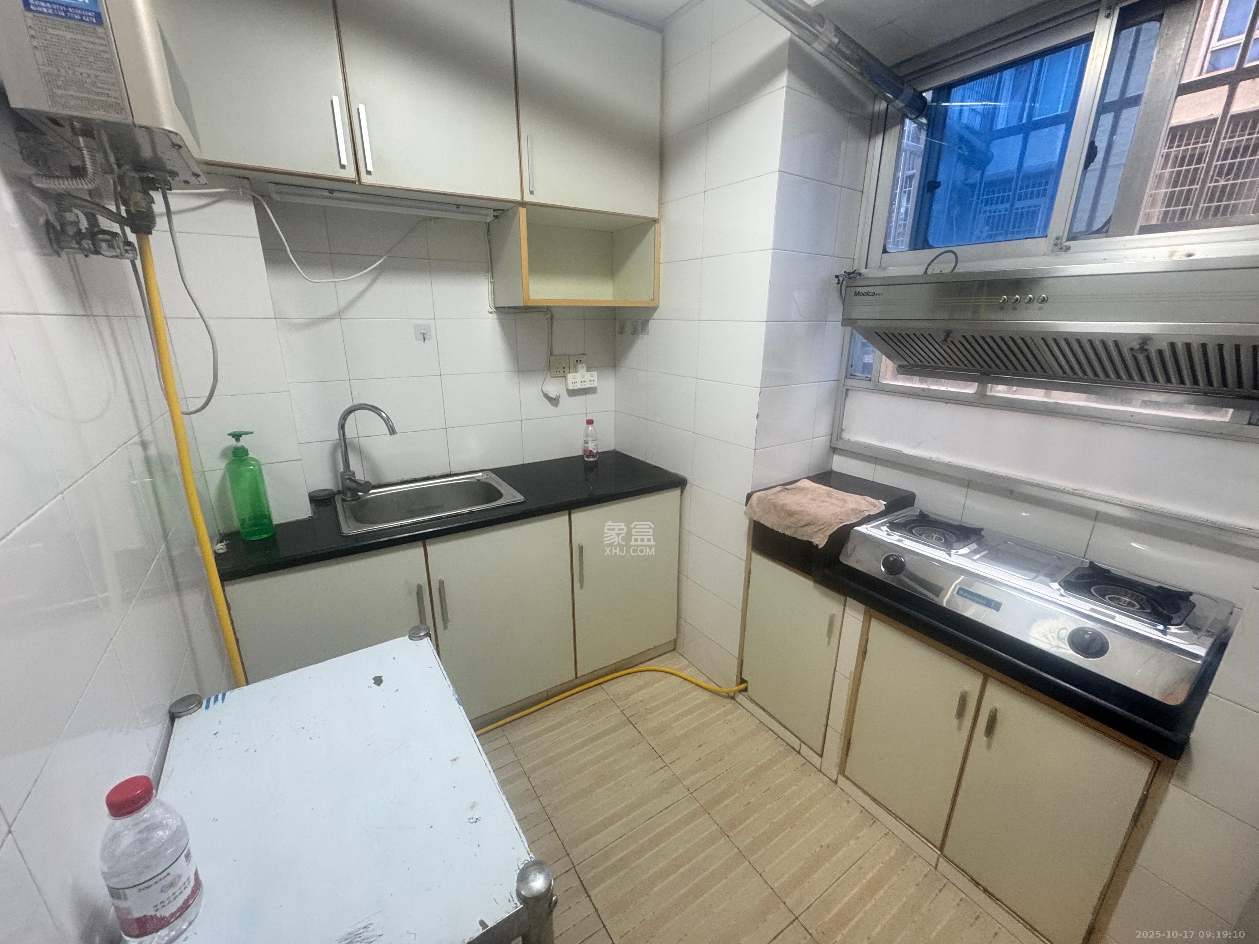 仰天湖4村  1室0厅0卫    1800.0元/月室内图