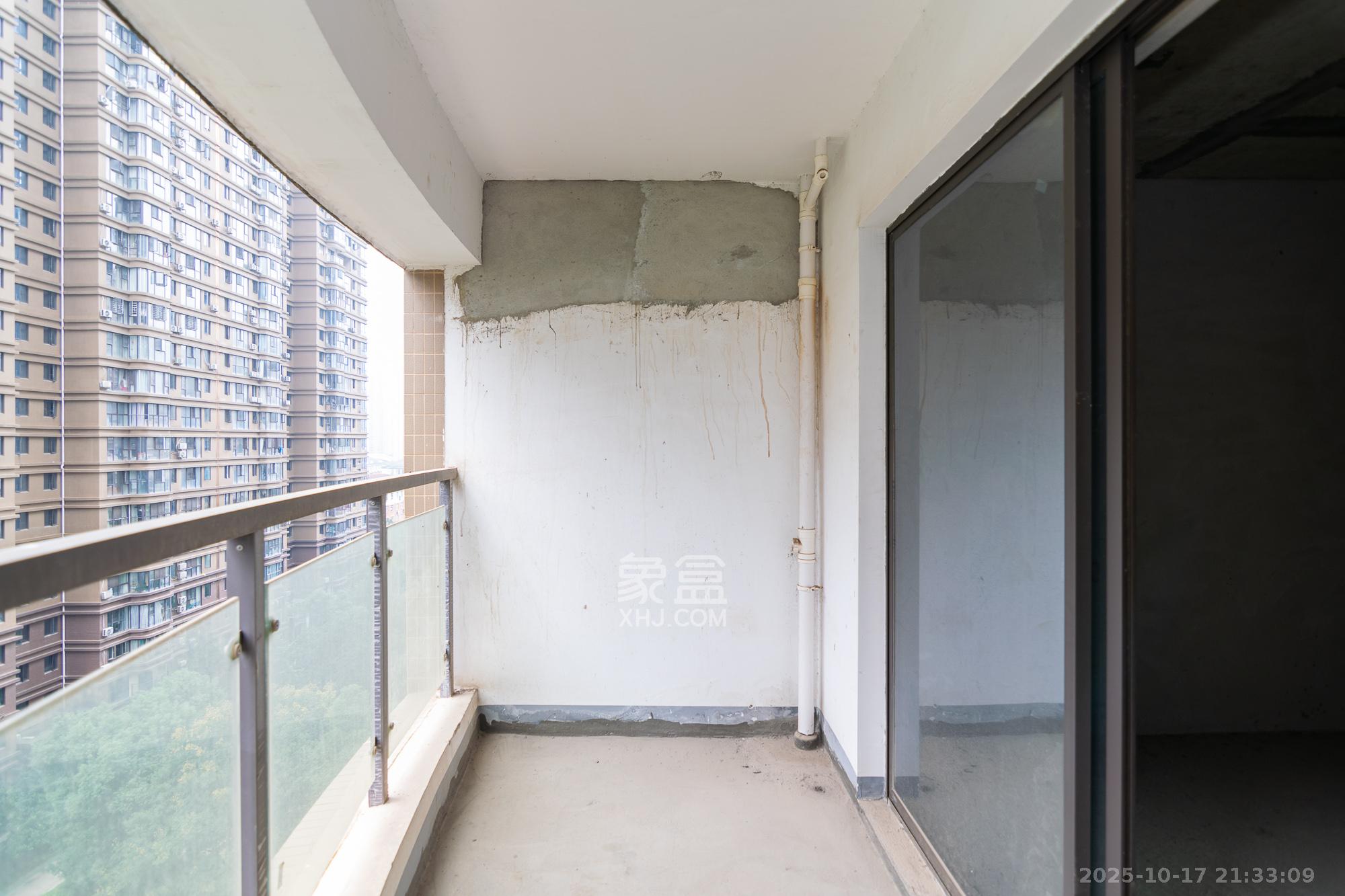 润和长郡(润和紫郡二三期) 3室2厅1卫 70.0万 润和长郡(润和紫郡二三期) 3室2厅1卫 70.0万阳台