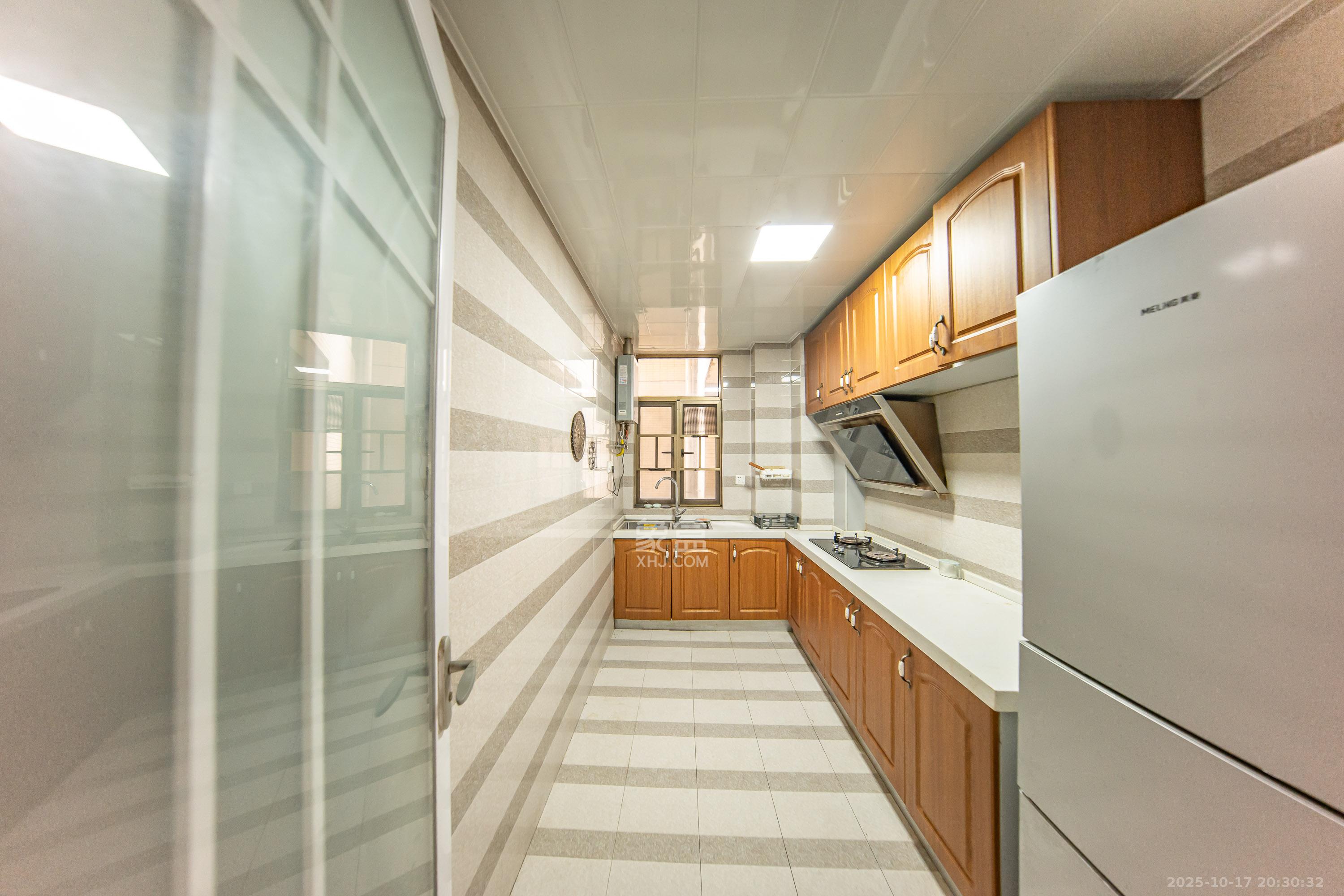 江山帝景雅典  4室2厅2卫    125.0万厨房