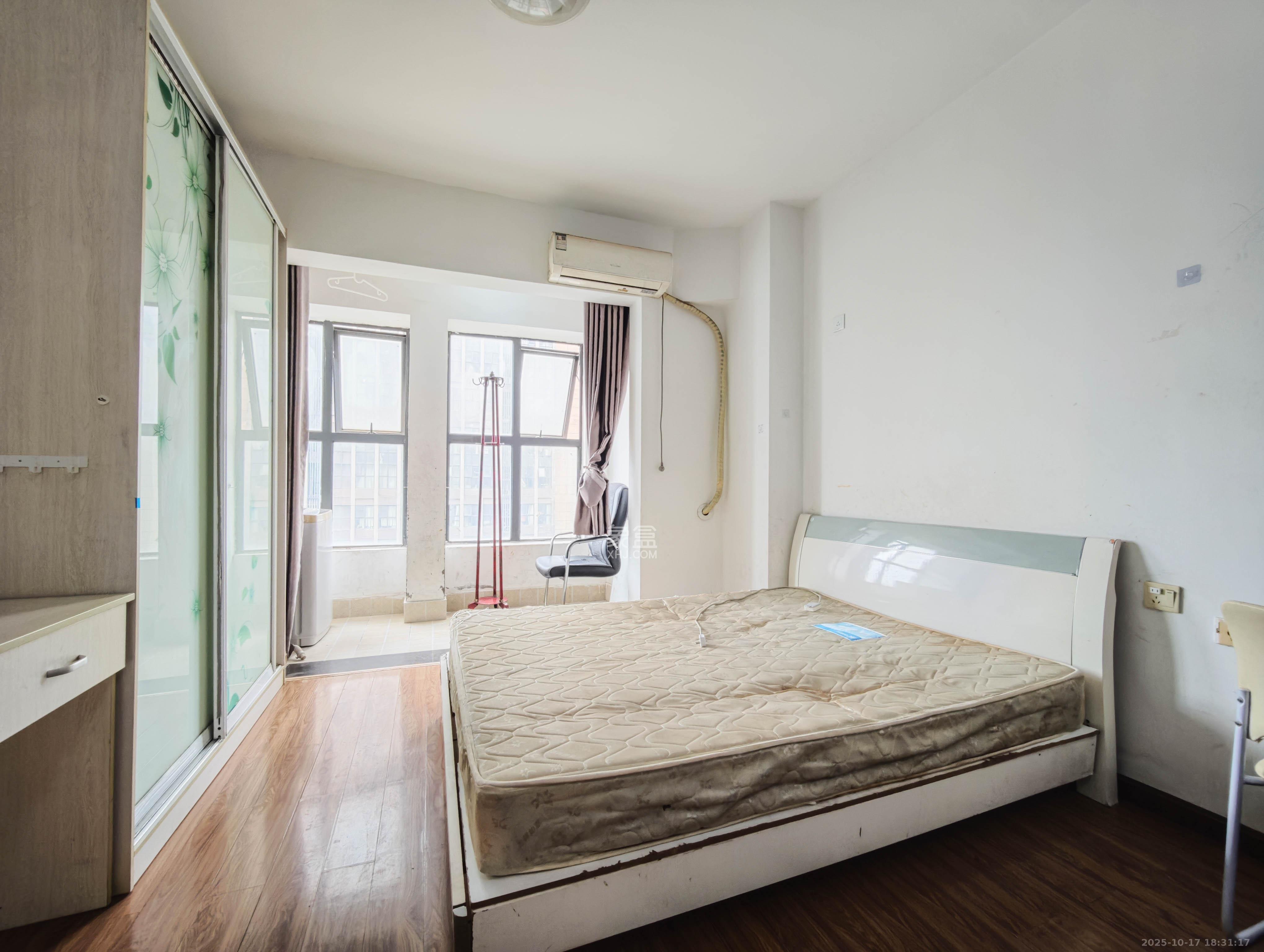 万科魅力之城  1室1厅1卫    32.5万其他