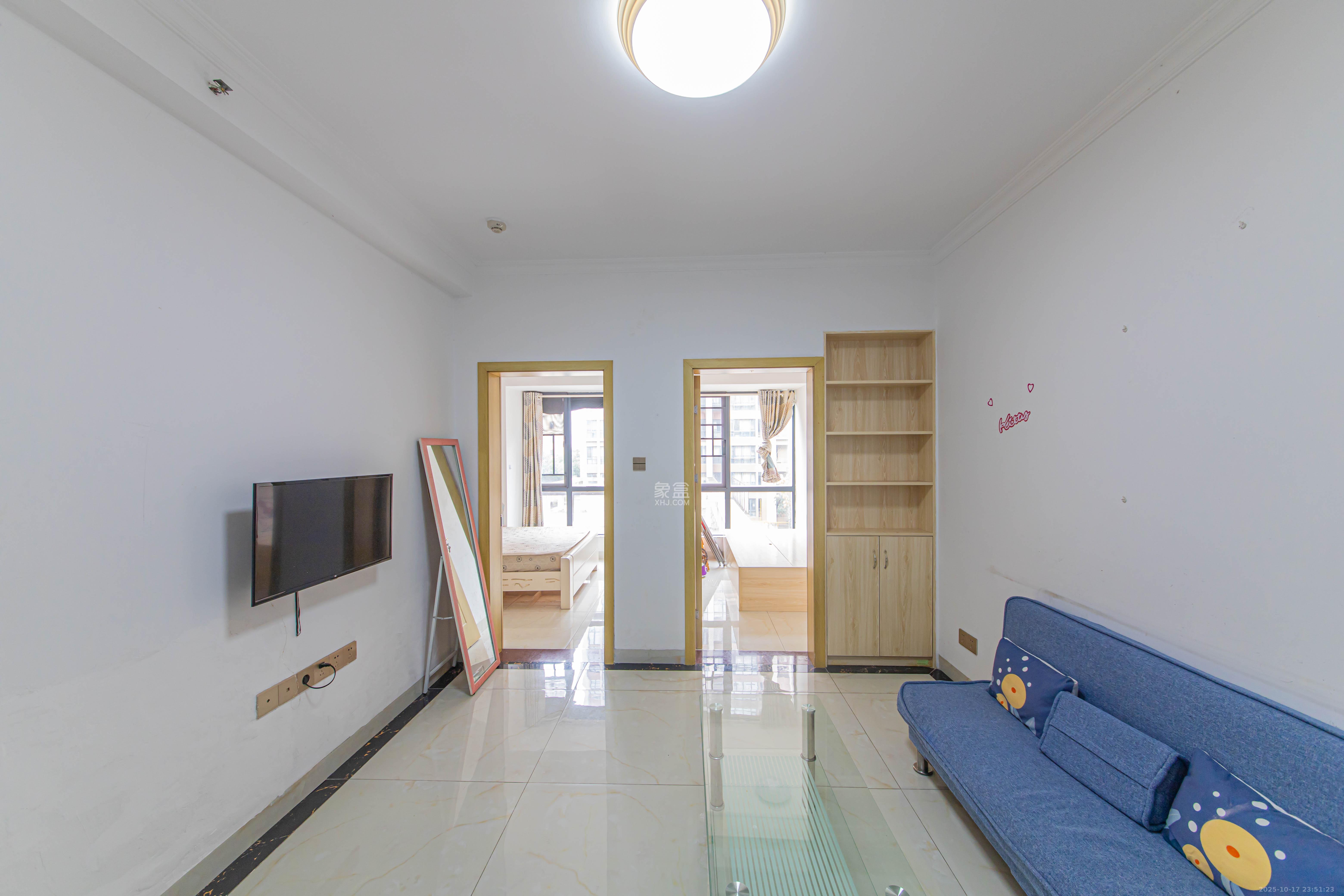 中建芙蓉工社 2室1厅1卫 40.0万 中建芙蓉工社 2室1厅1卫 40.0万客厅