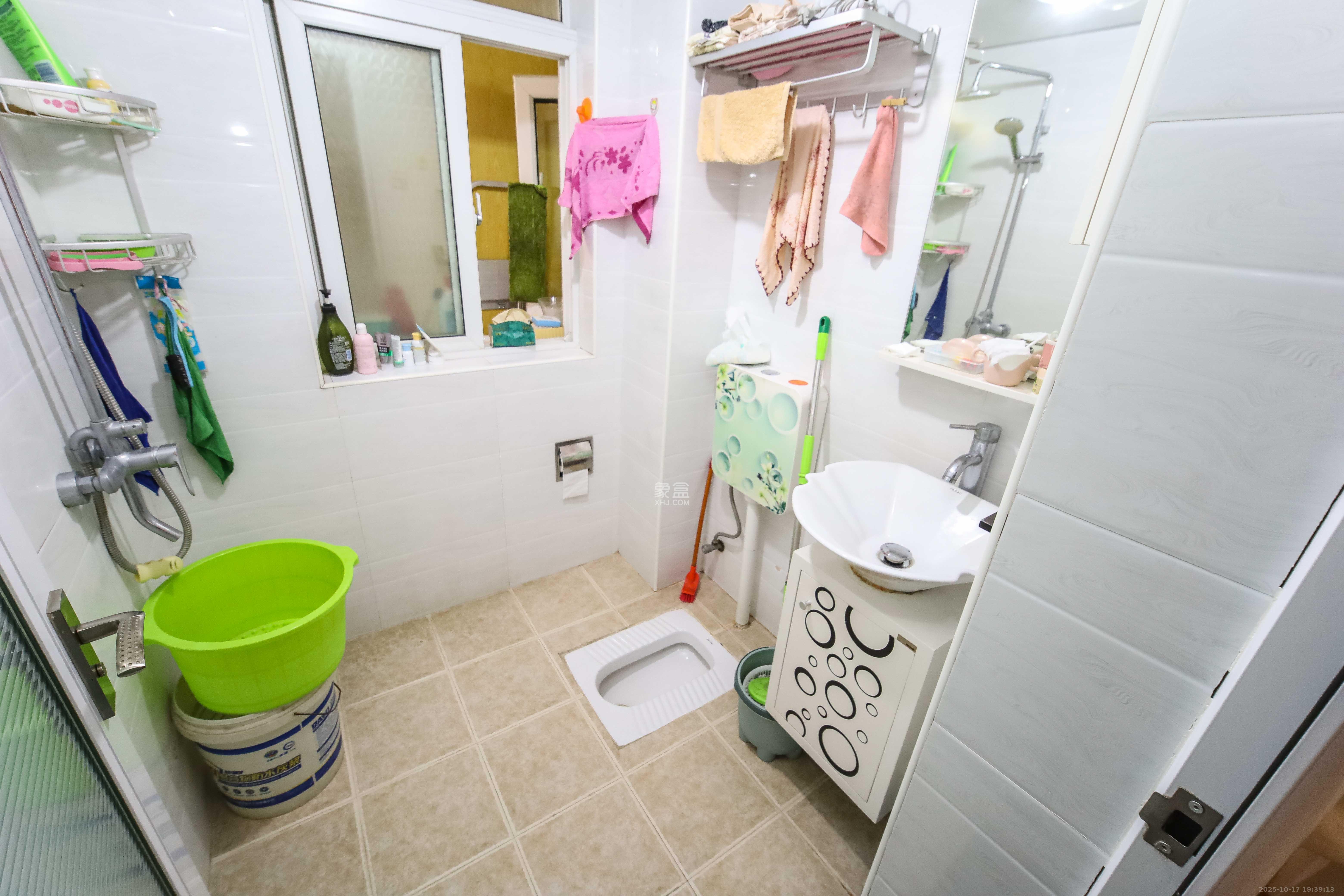 上河国际C区  3室2厅1卫    98.7万卫生间