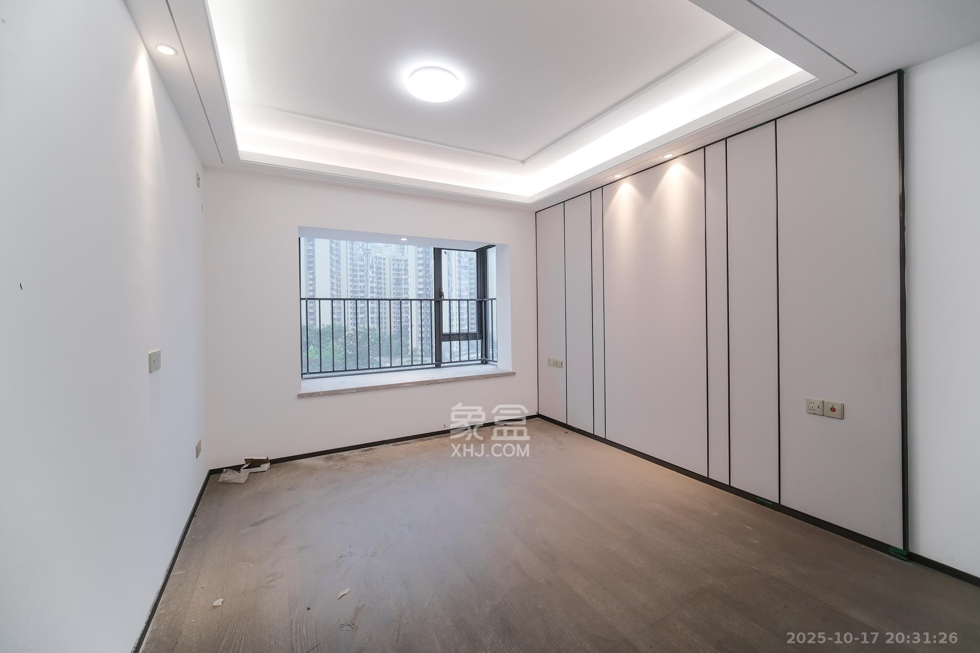 荣盛城  4室2厅2卫    88.8万 荣盛城  4室2厅2卫    88.8万卧室