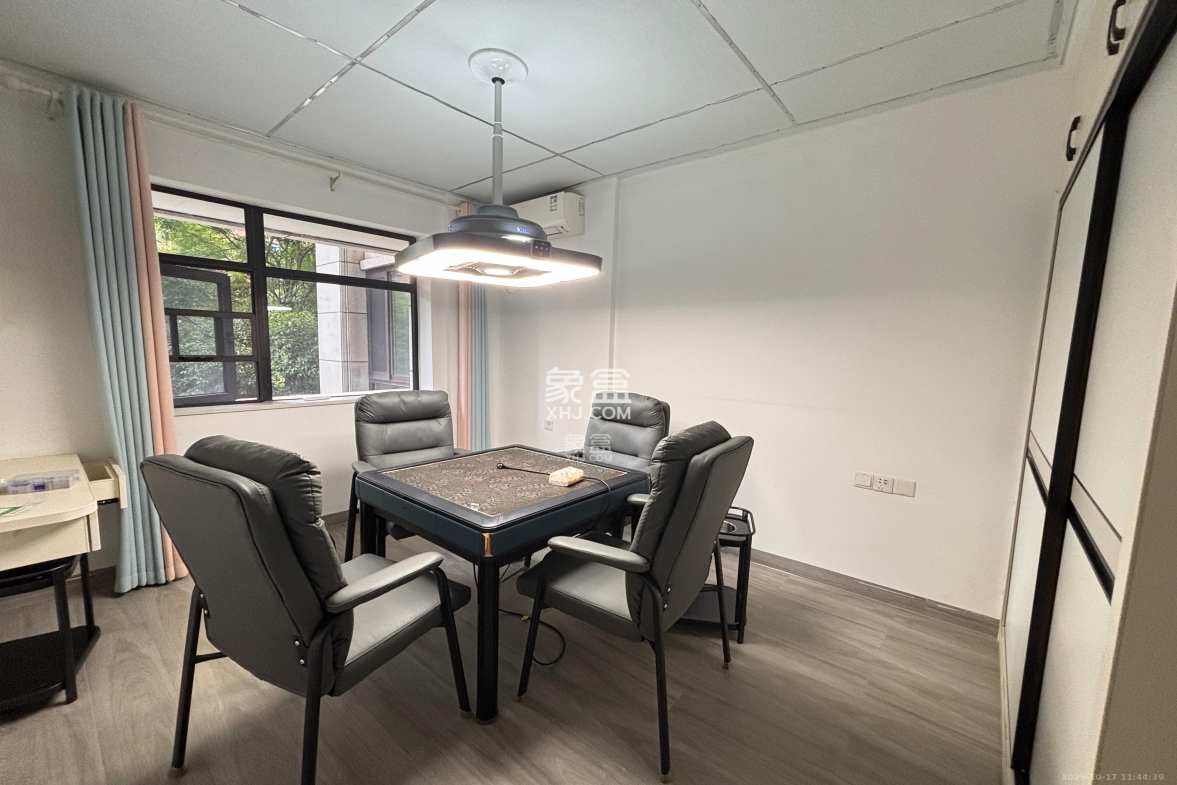 未来漫城 4室2厅2卫 3500.0元/月 未来漫城 4室2厅2卫 3500.0元/月室内图