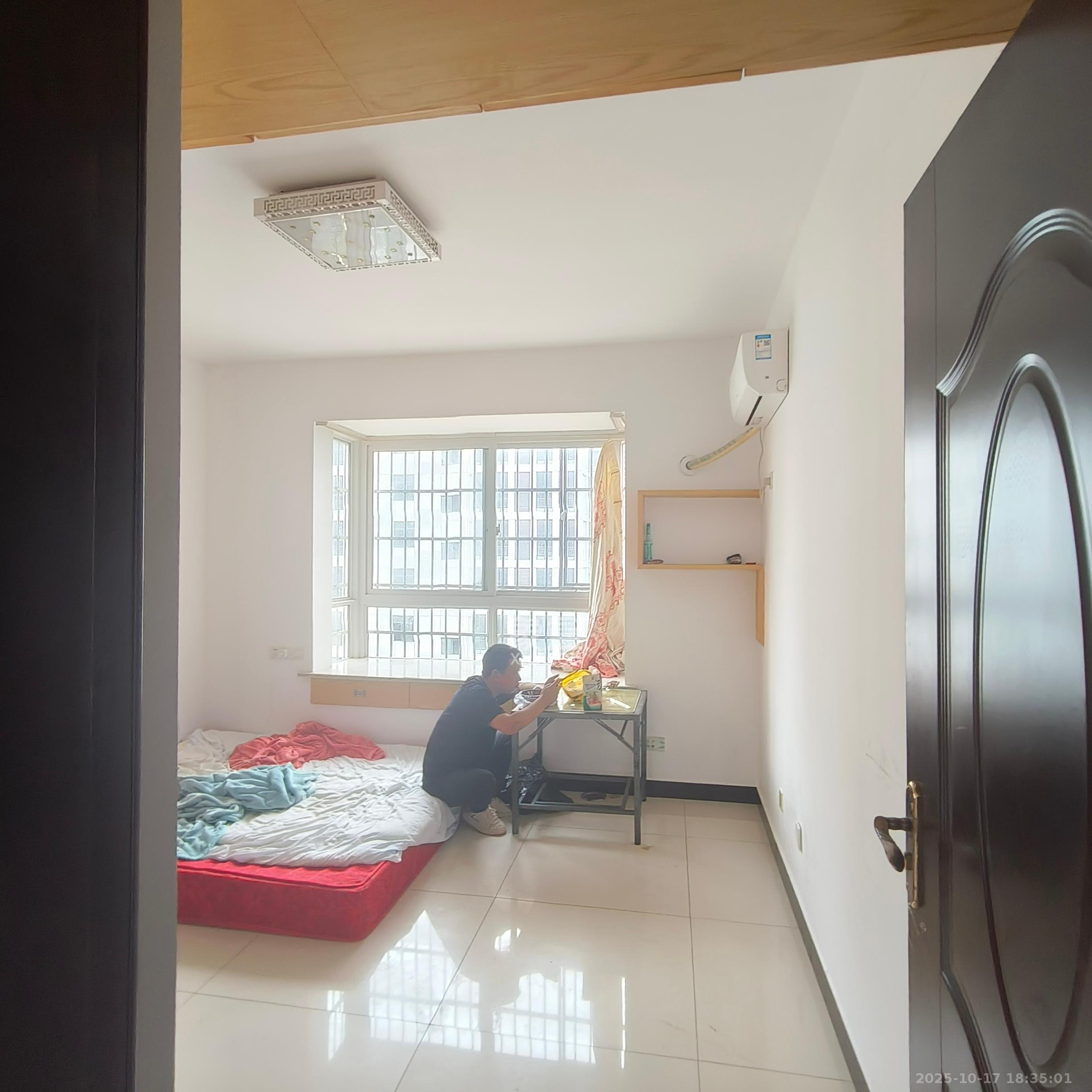 和润园一、二期  3室2厅2卫    1800.0元/月室内图