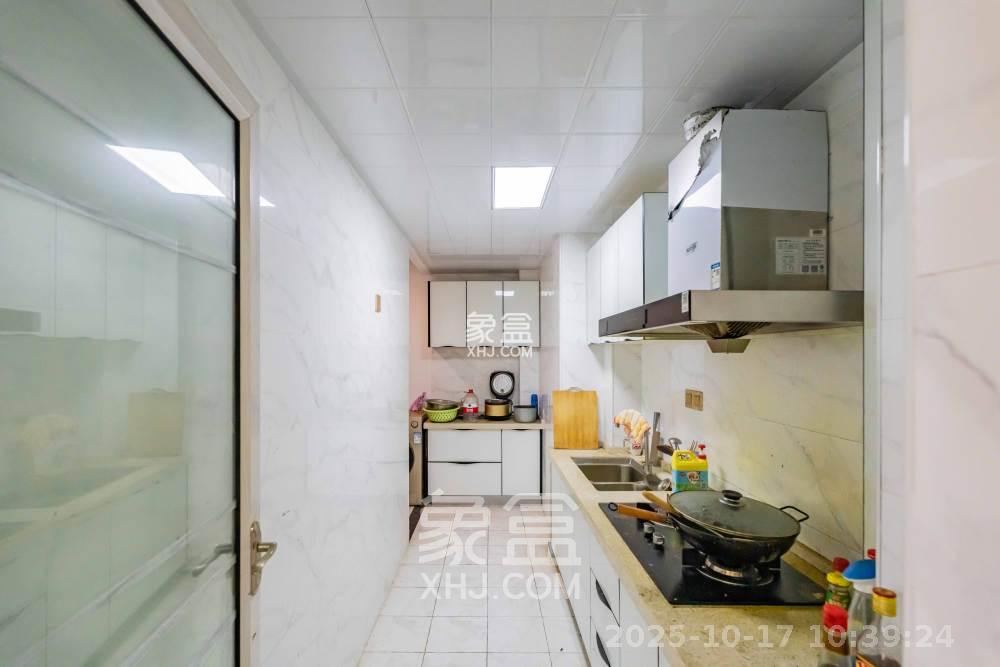 悦湖山 3室2厅1卫 1800.0元/月 悦湖山 3室2厅1卫 1800.0元/月室内图