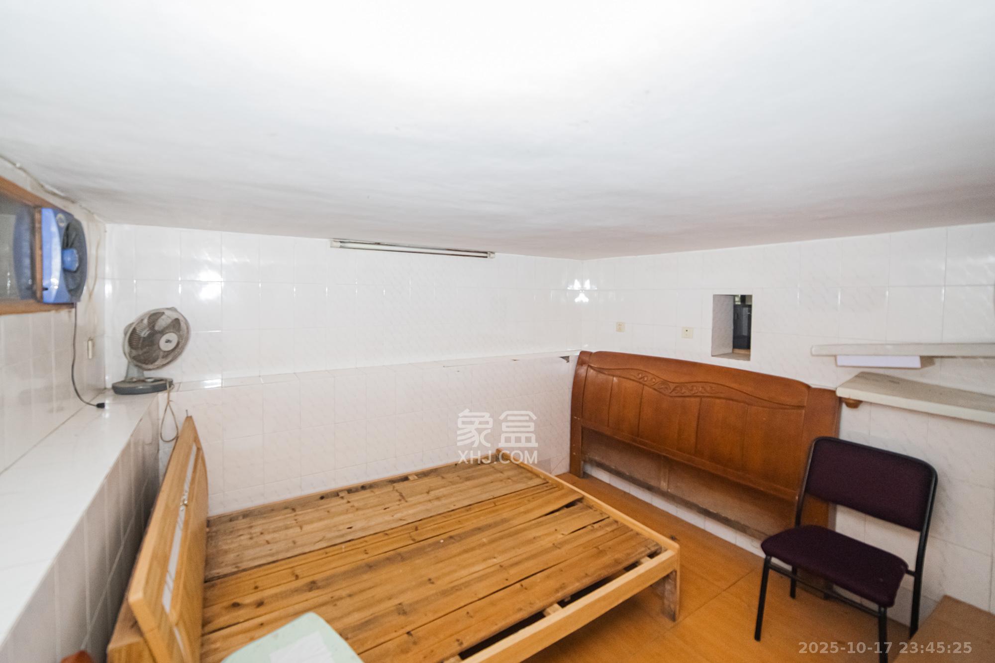 交通设计院（伍家岭）  2室1厅1卫    40.0万卧室