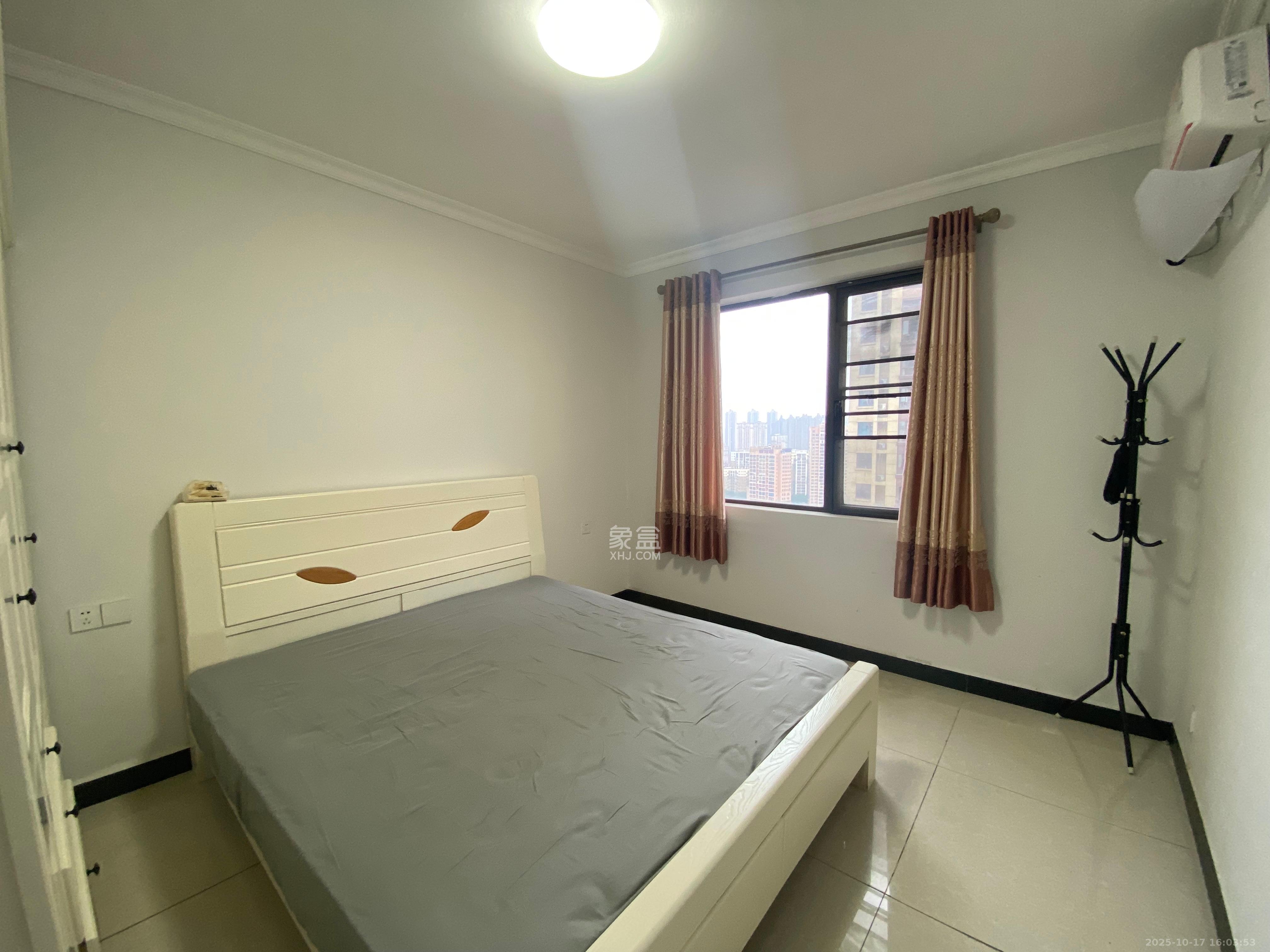 山语城三期  3室2厅2卫    2200.0元/月室内图