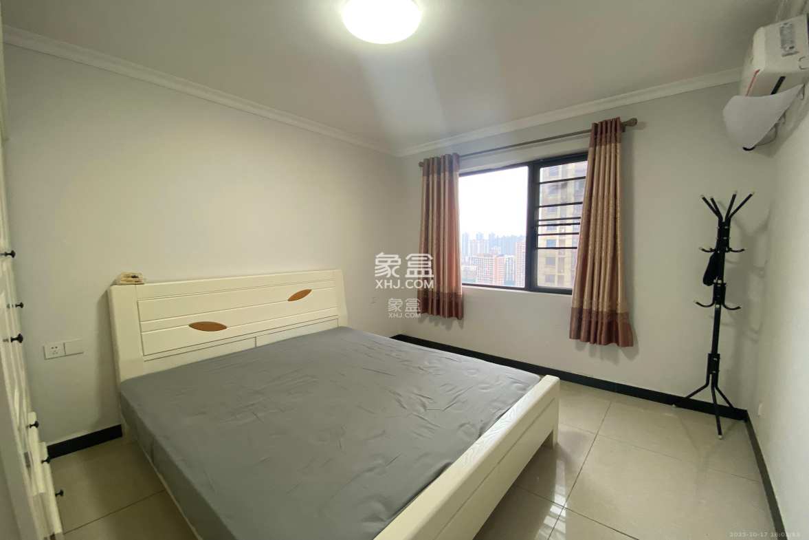 山语城三期  3室2厅2卫    2200.0元/月 山语城三期  3室2厅2卫    2200.0元/月室内图