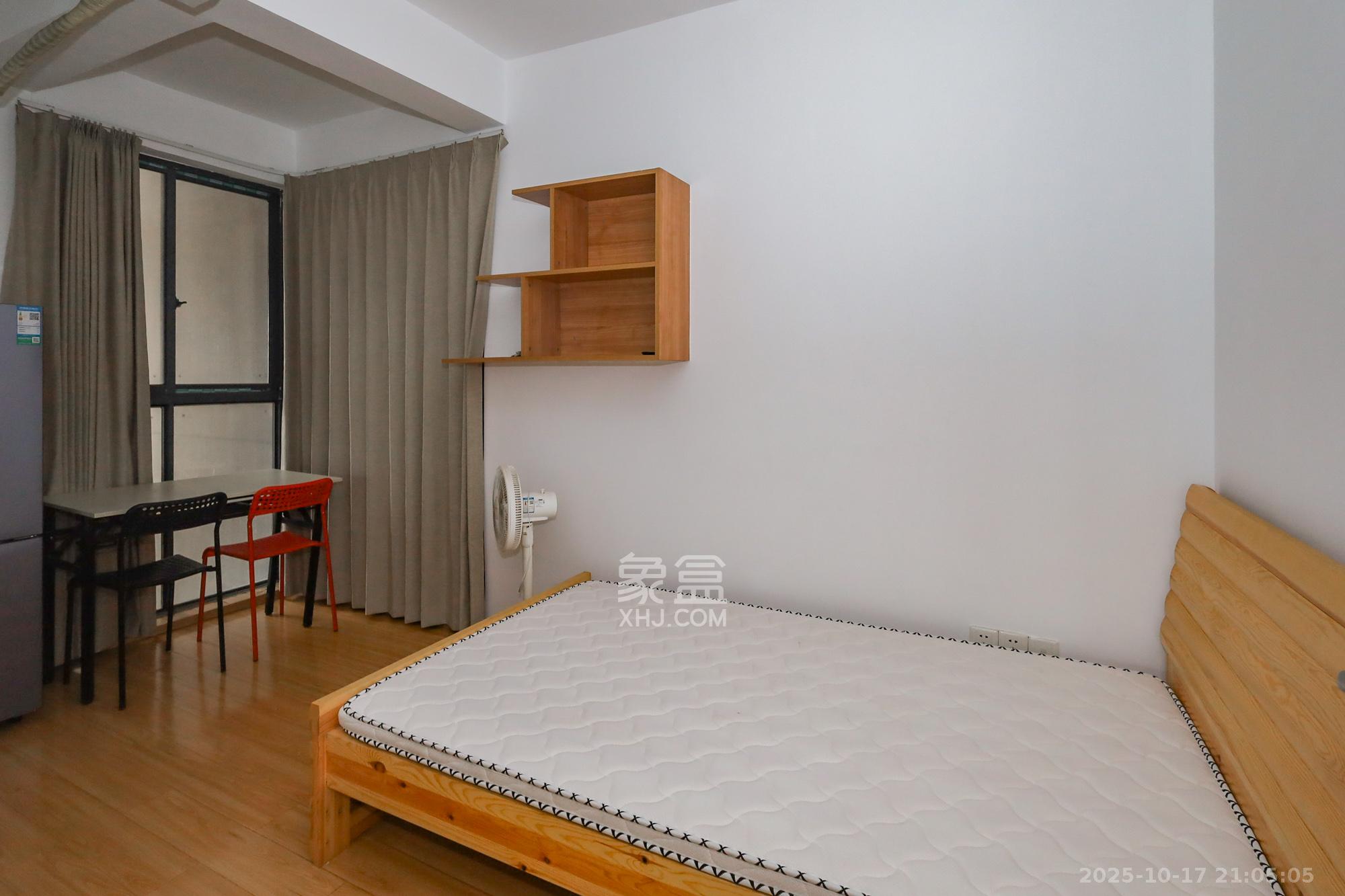 旭辉藏郡（藏郡、旭湘华府)  3室2厅1卫    215.0万卧室