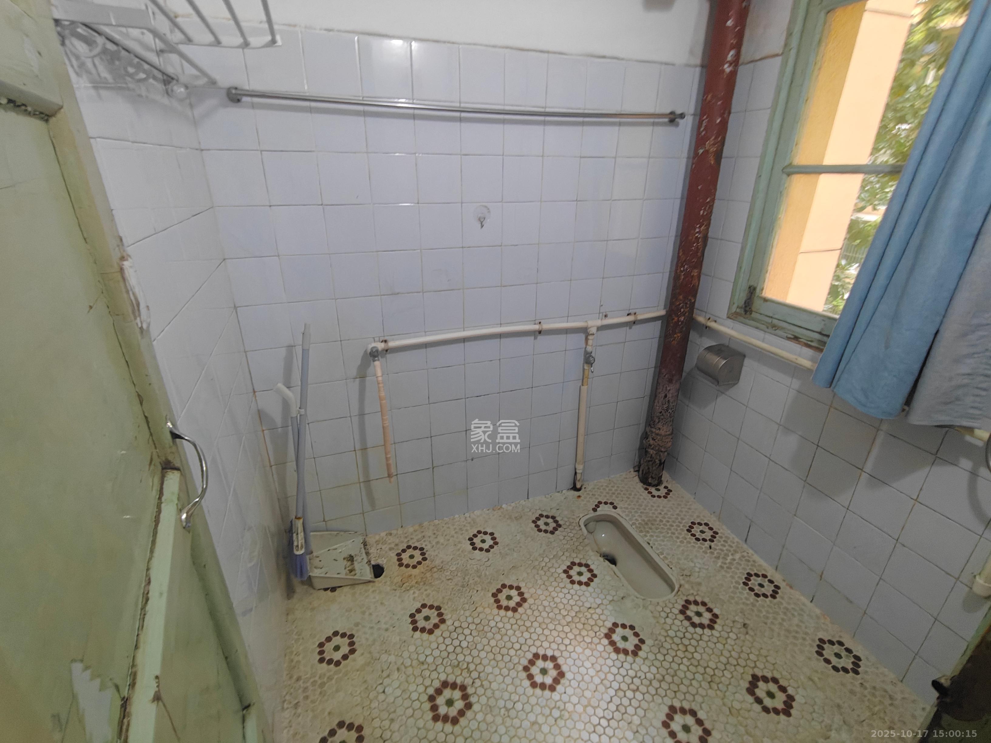 石佳冲小区  3室1厅1卫    2400.0元/月 石佳冲小区  3室1厅1卫    2400.0元/月室内图