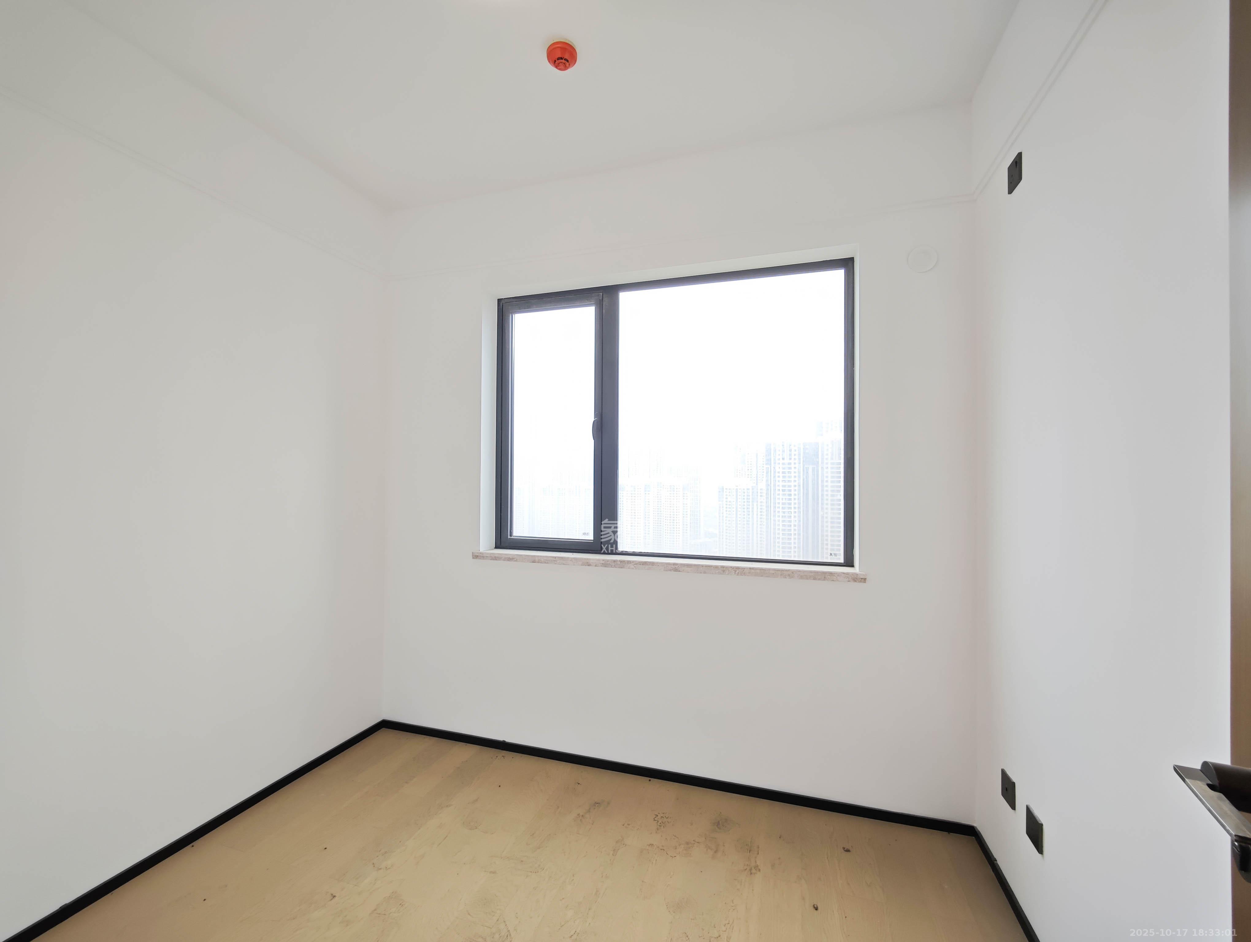 万科魅力之城天阔里  4室3厅2卫    138.0万卧室