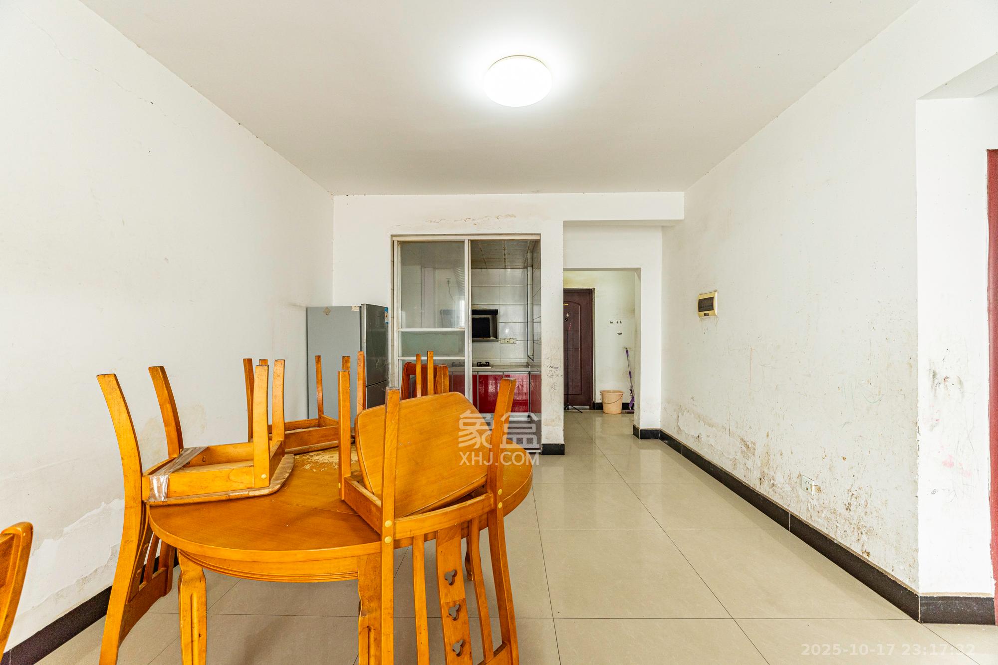 增辉凯旋帝景 2室2厅1卫 35.8万 增辉凯旋帝景 2室2厅1卫 35.8万客厅