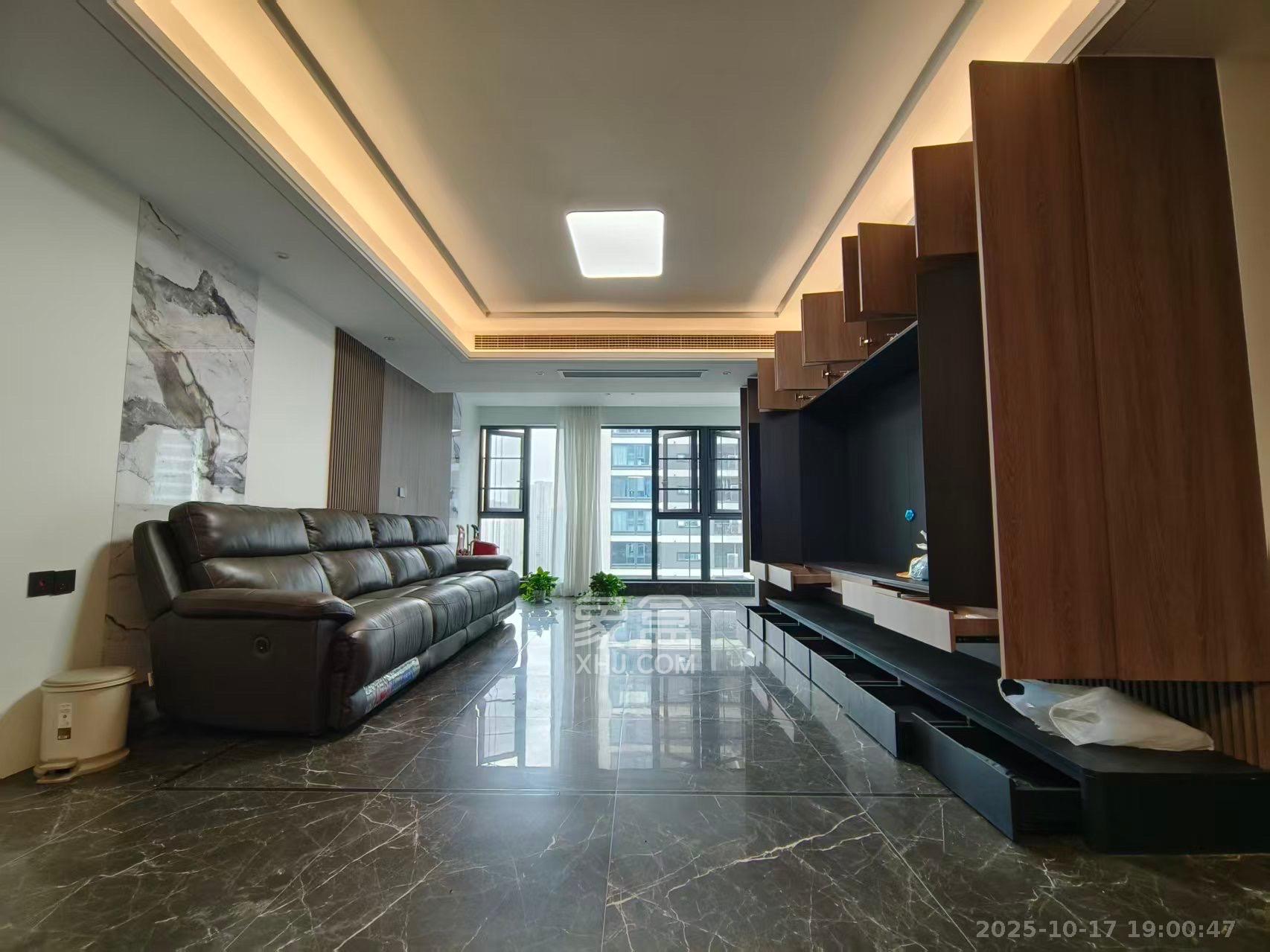 绿地麓云国际一期 6室2厅3卫 7000.0元/月 绿地麓云国际一期 6室2厅3卫 7000.0元/月室内图