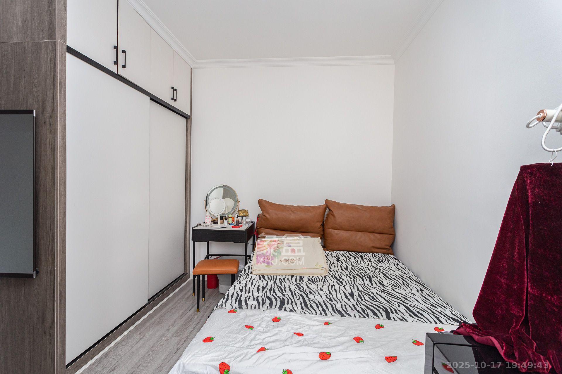 勤诚达境界城  3室2厅1卫    2400.0元/月 勤诚达境界城  3室2厅1卫    2400.0元/月室内图