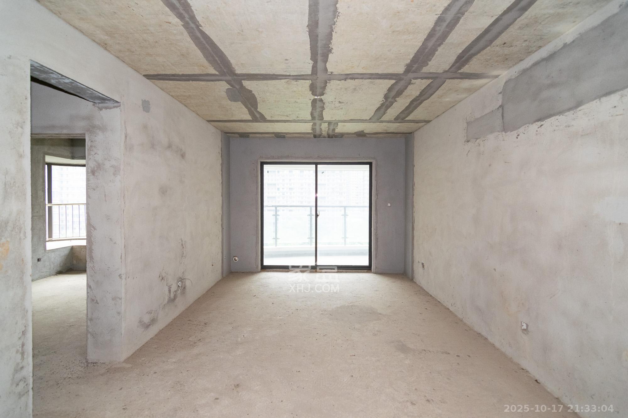 润和长郡(润和紫郡二三期) 3室2厅1卫 70.0万 润和长郡(润和紫郡二三期) 3室2厅1卫 70.0万客厅